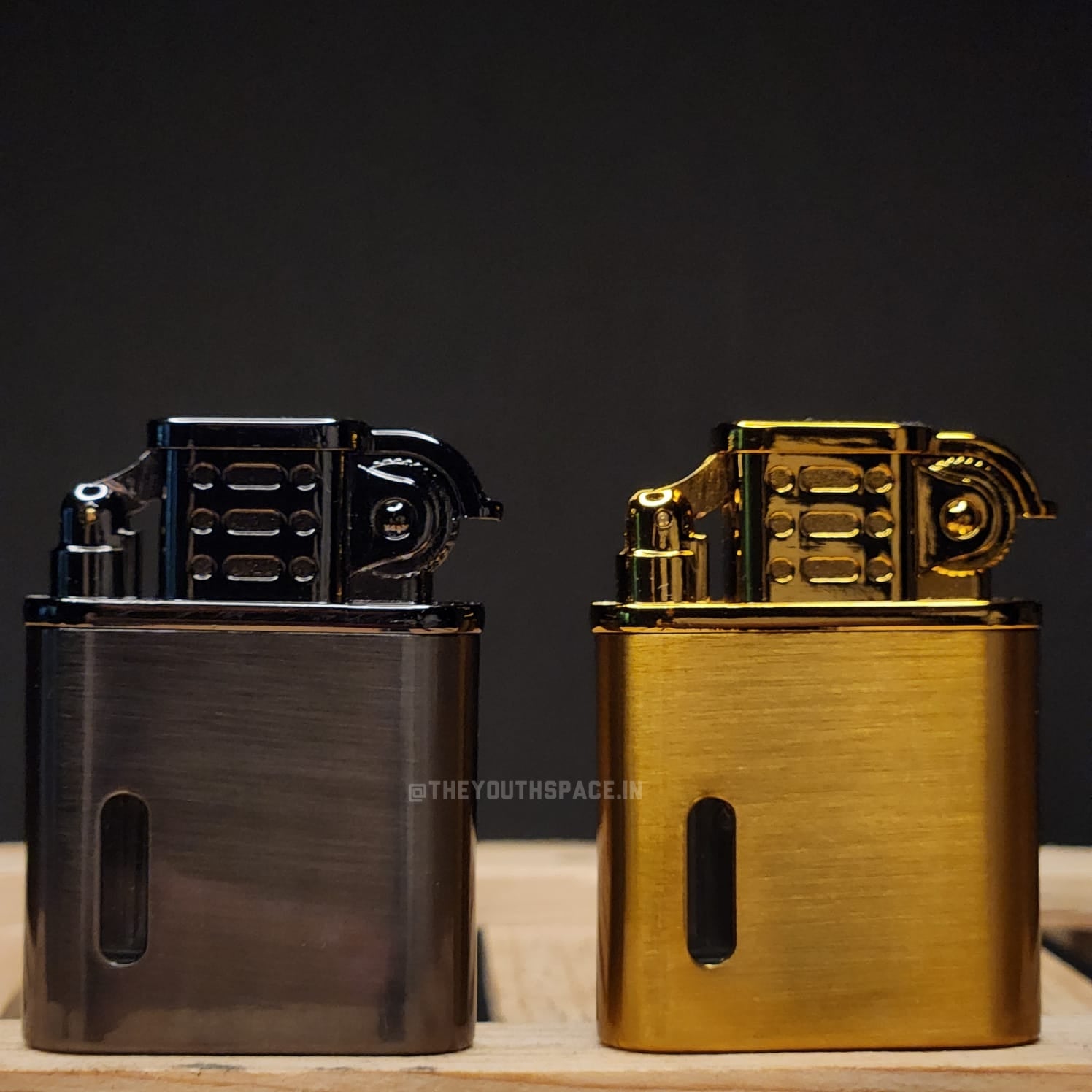 Classy Vintage Jet Lighter (Metallic; Golden/Black)