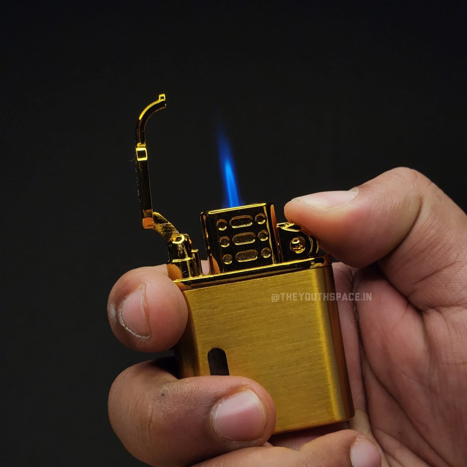 Classy Vintage Jet Lighter (Metallic; Golden/Black)