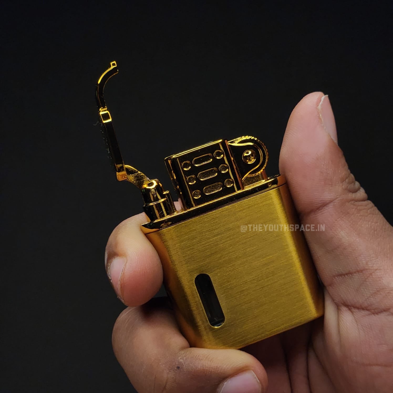 Classy Vintage Jet Lighter (Metallic; Golden/Black)