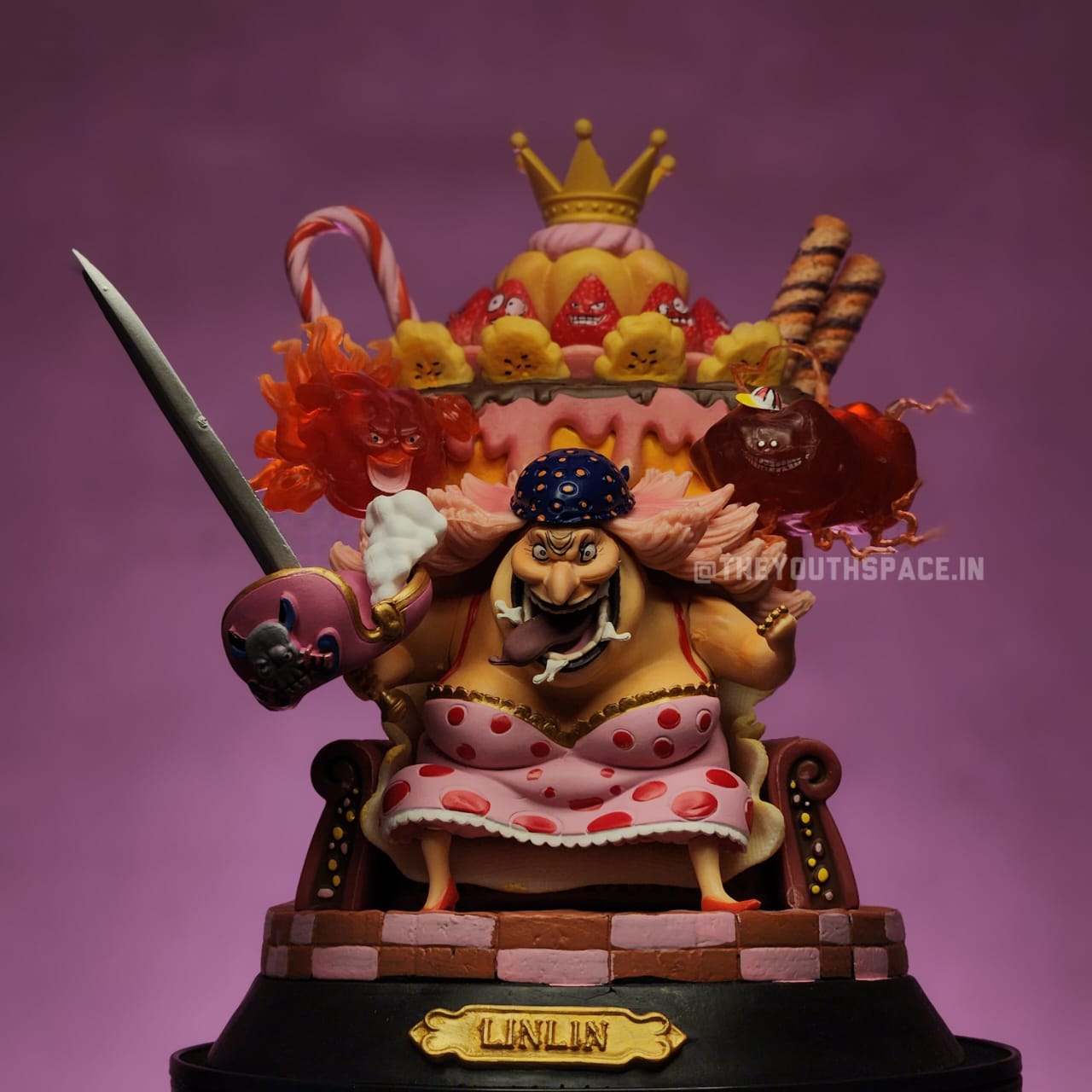 Big Mom Charlotte Linlin on Throne Action Figure - One Piece