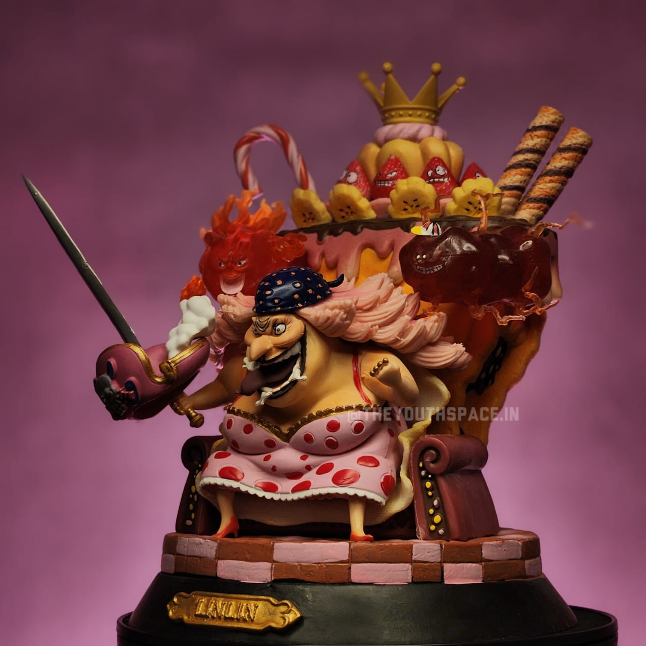 Big Mom Charlotte Linlin on Throne Action Figure - One Piece
