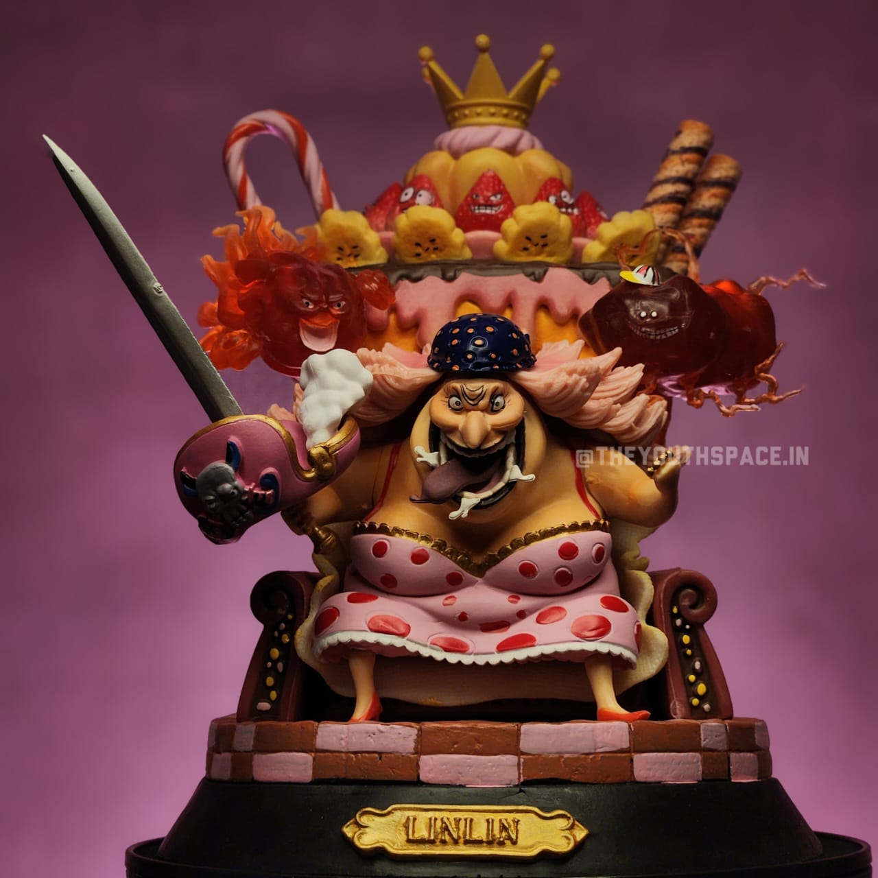 Big Mom Charlotte Linlin on Throne Action Figure - One Piece