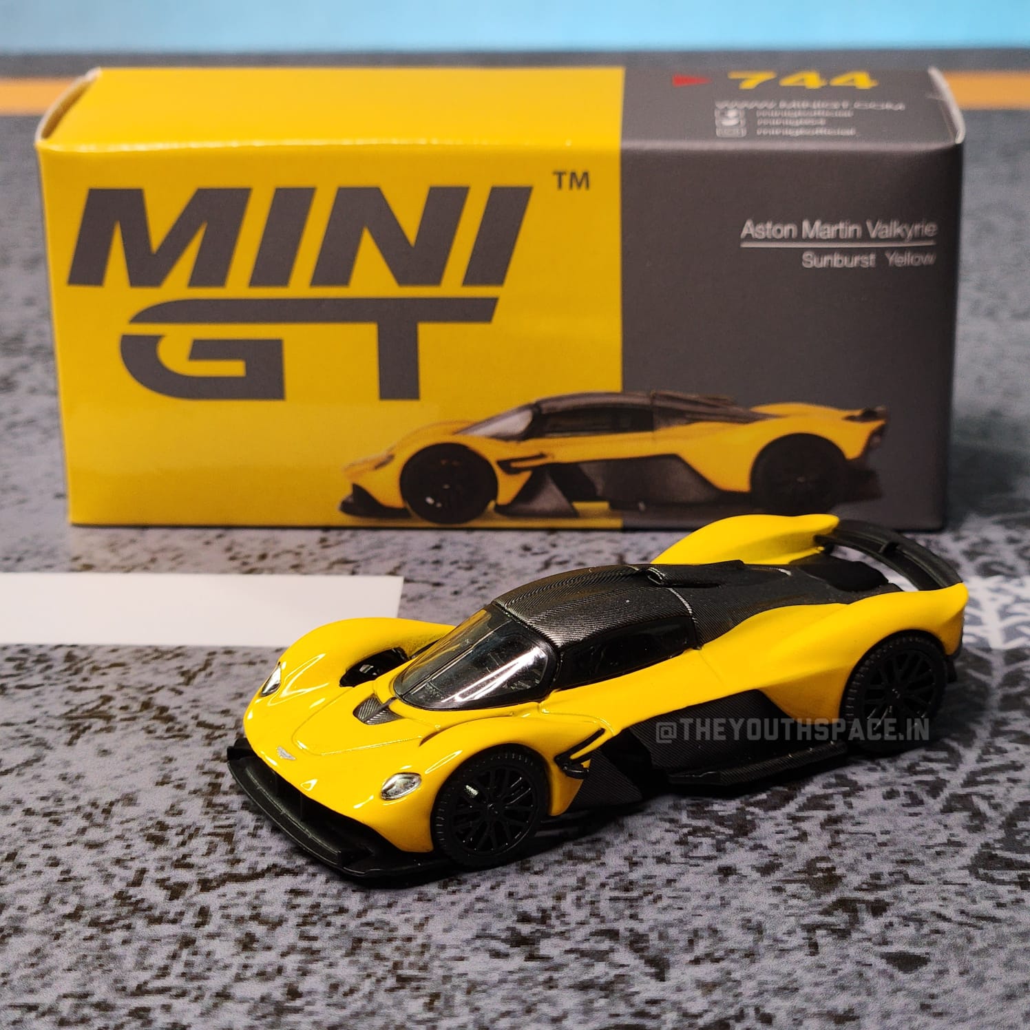 Mini GT 744 Aston Martin Valkyrie Sunburst Yellow 1/64 Imported