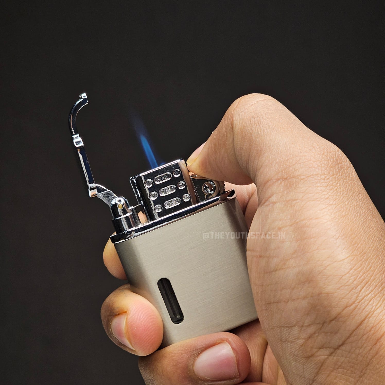 Classy Vintage Jet Lighter (Metallic; Golden/Black)