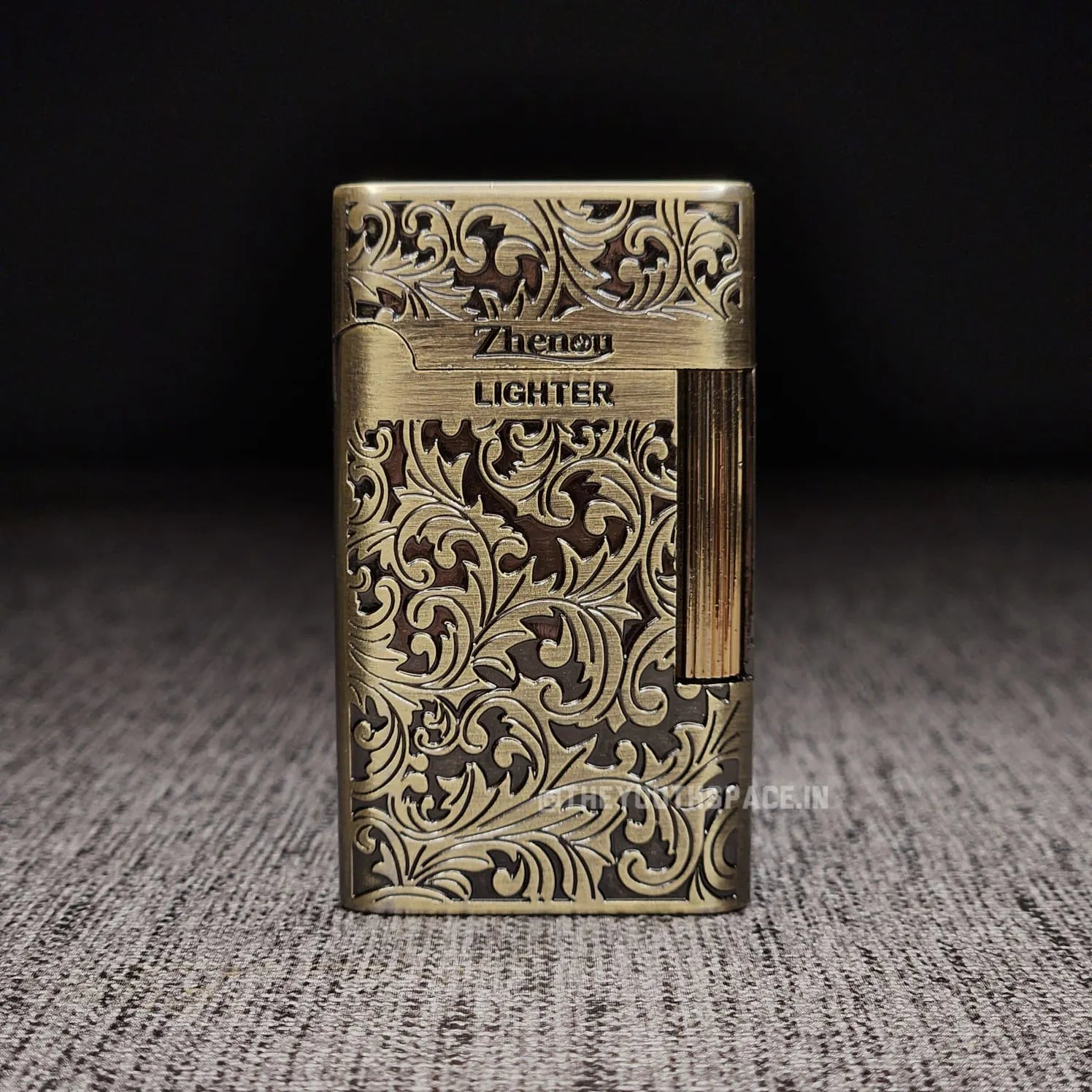 Vintage Carved Flint Stone Lighter (Metallic)