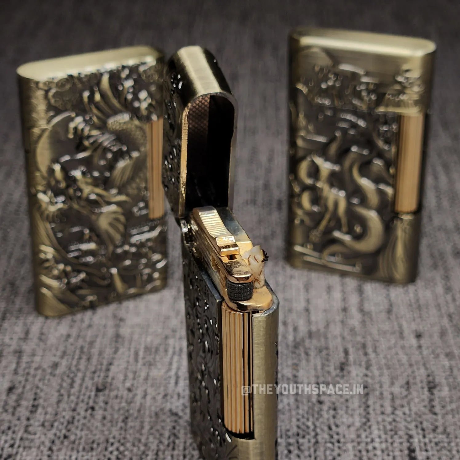 Vintage Carved Flint Stone Lighter (Metallic)