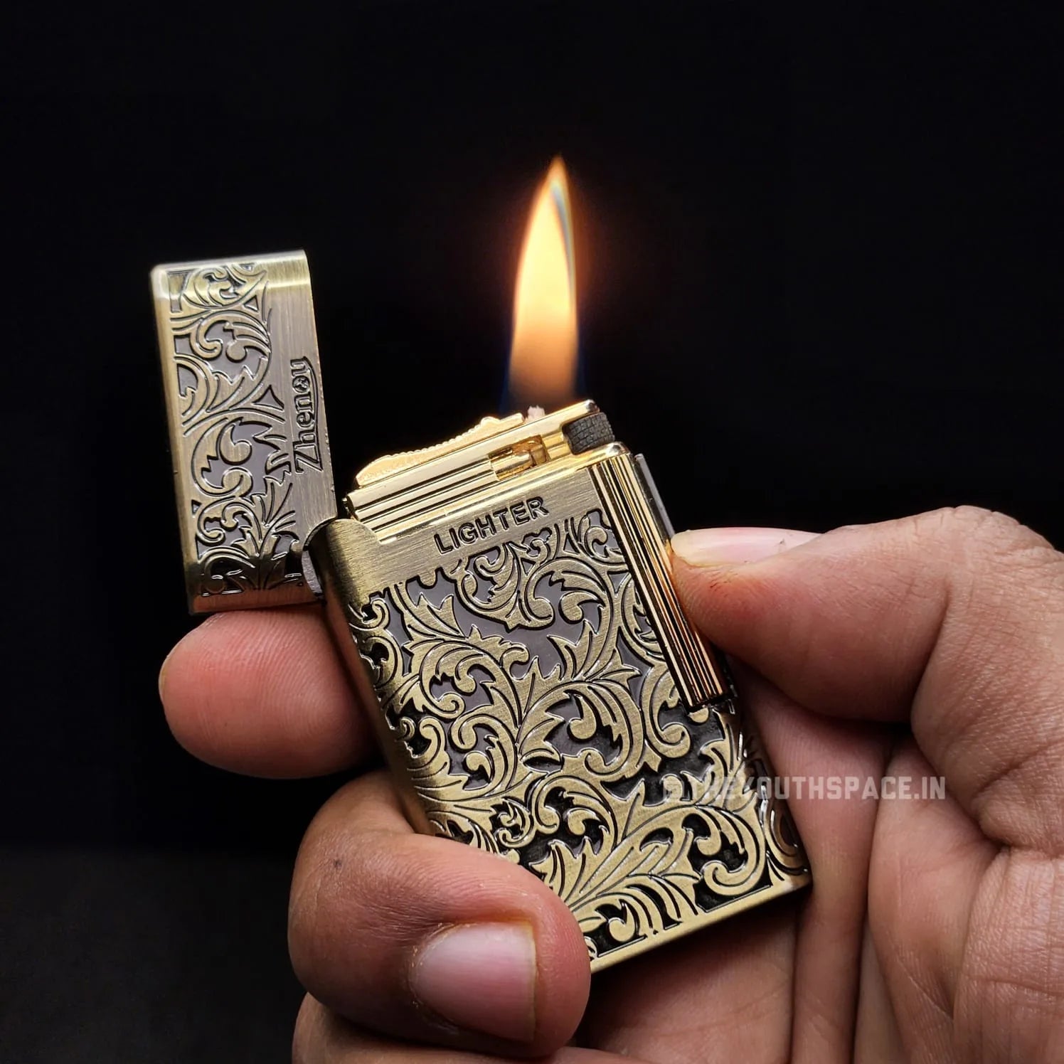 Vintage Carved Flint Stone Lighter (Metallic)