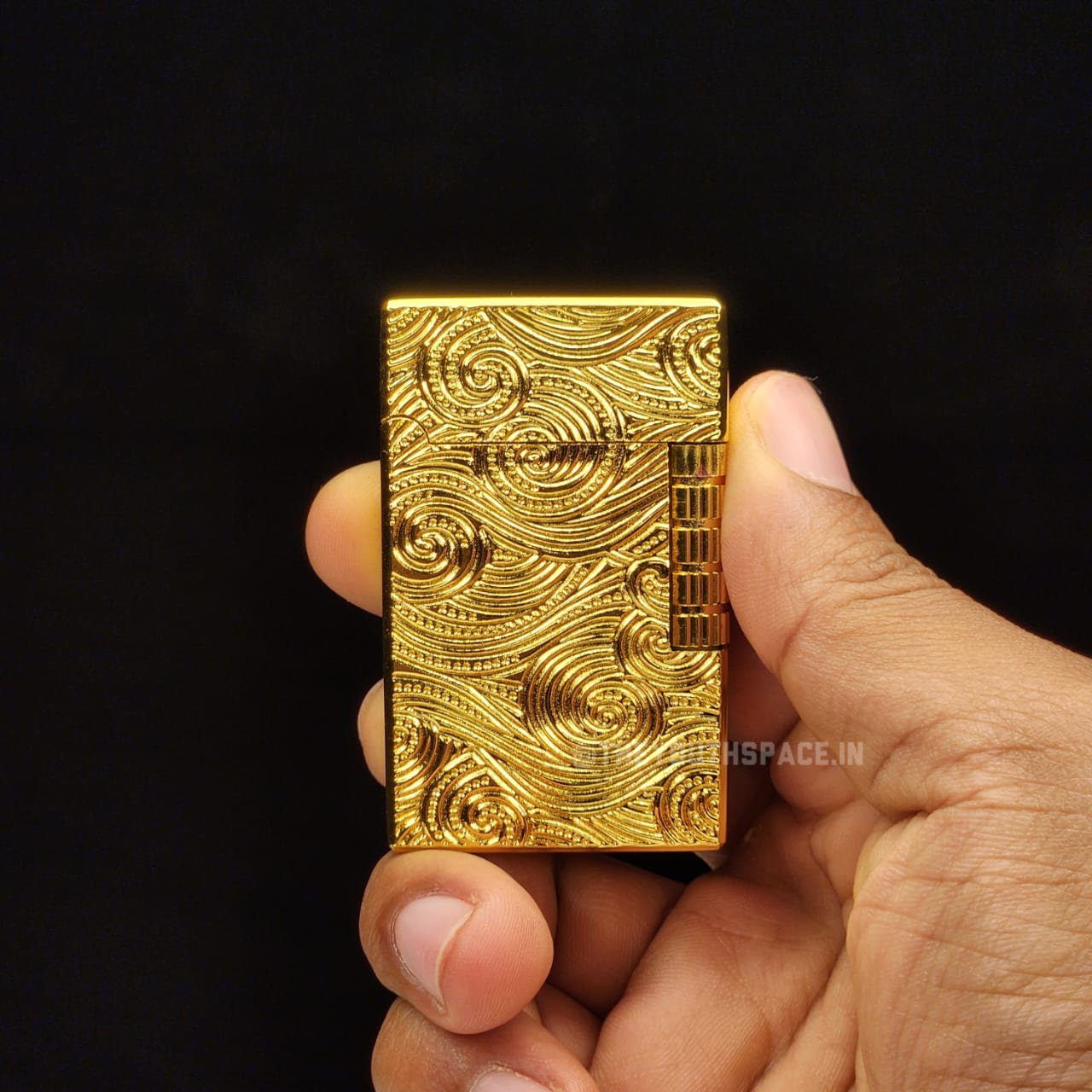 Classic Sleek Flint Wheel Lighter (Metallic)