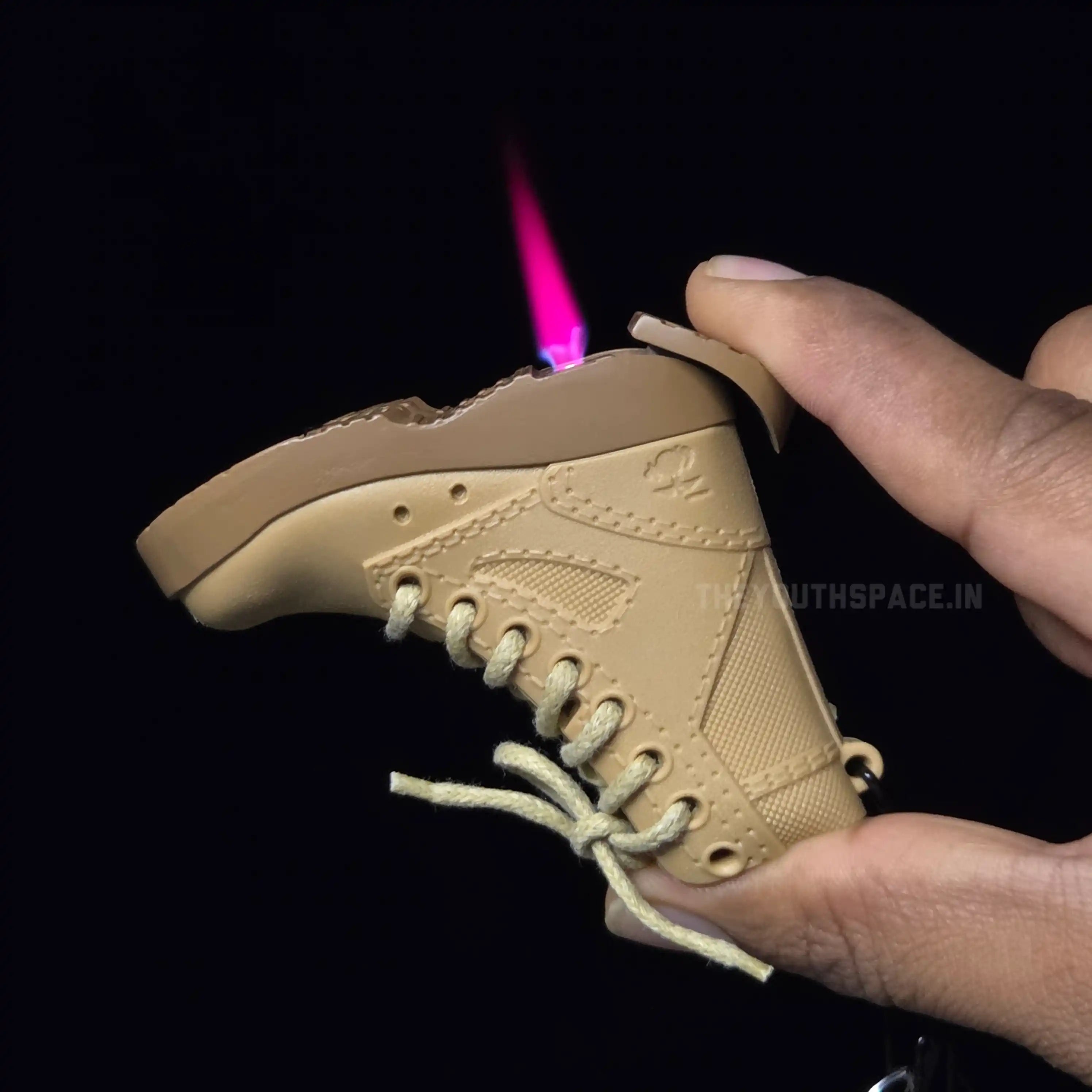Boot-shaped jet flame lighter