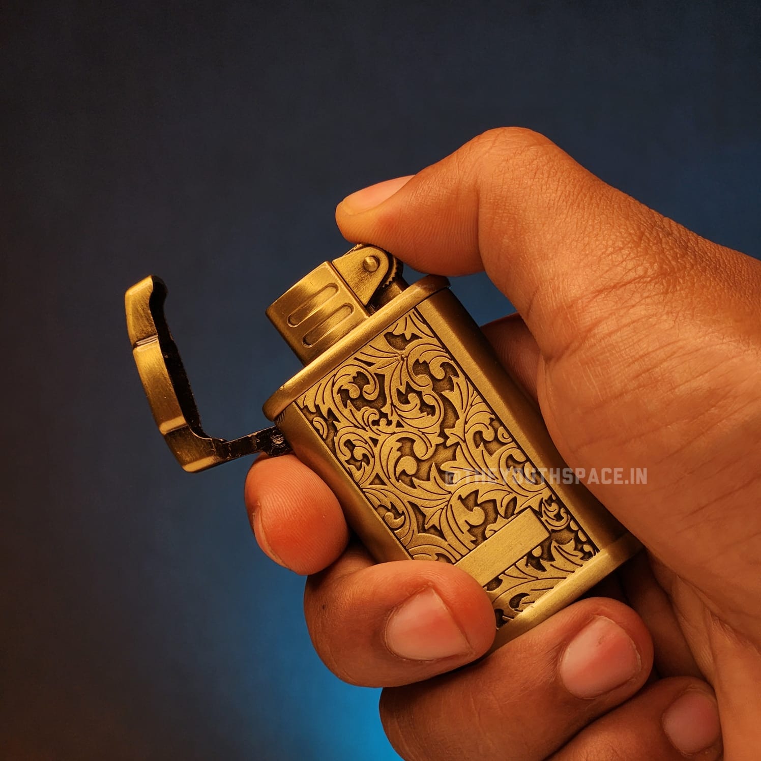 Golden Vintage Design Lighter (Metallic)