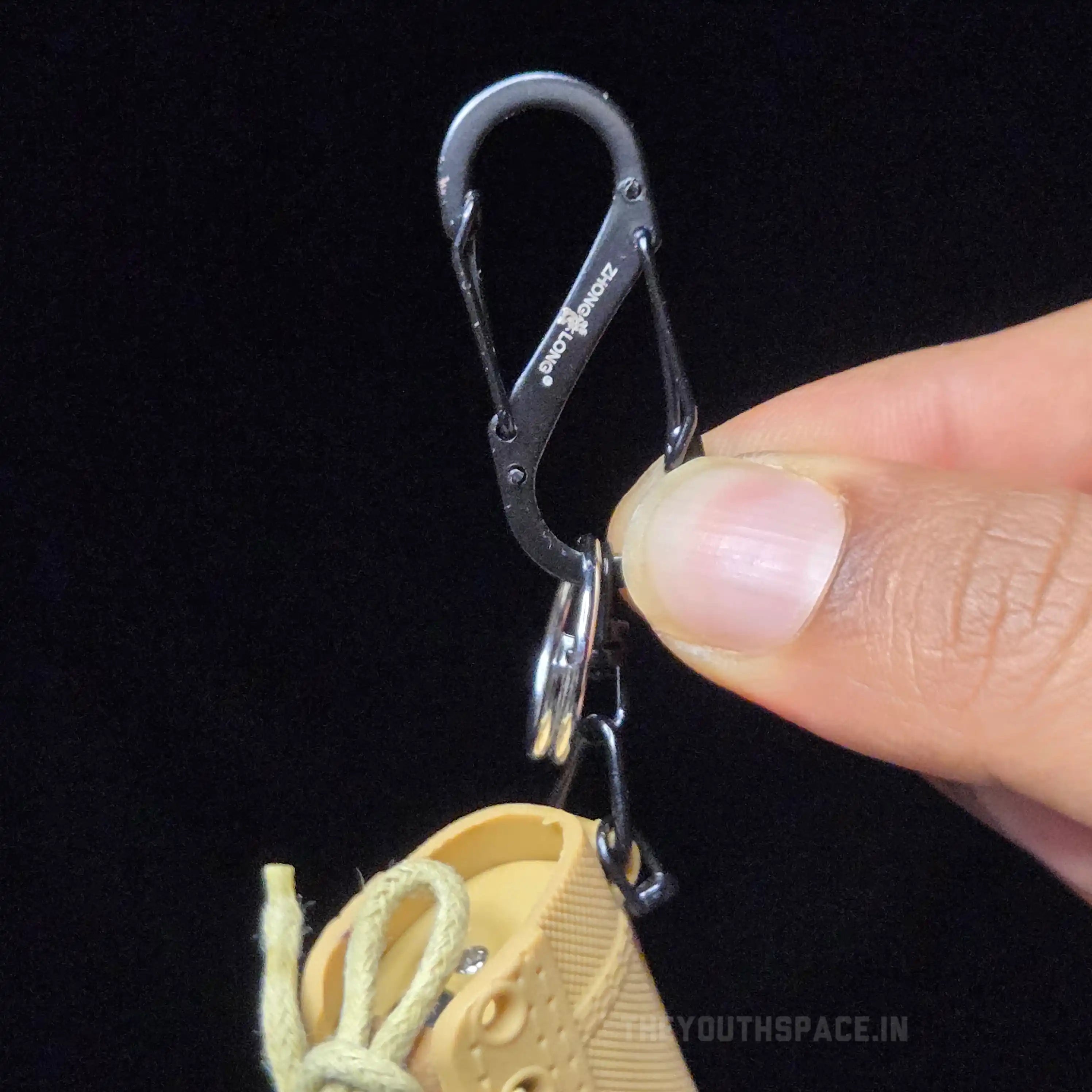 Boot-shaped jet flame lighter