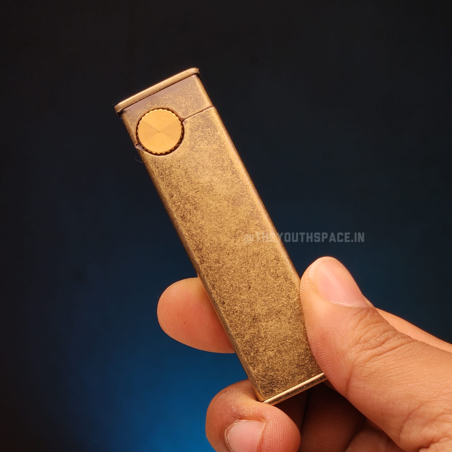 Vintage Rugged Stone Finish Flint Stone Lighter (Metallic)
