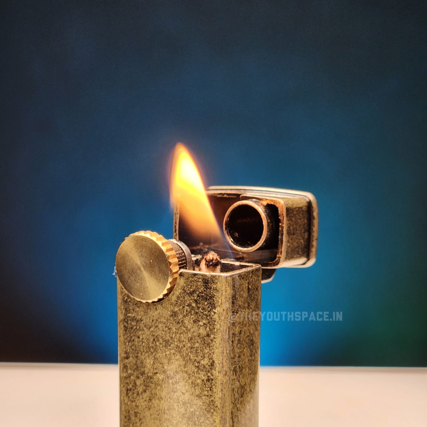 Vintage Rugged Stone Finish Flint Stone Lighter (Metallic)
