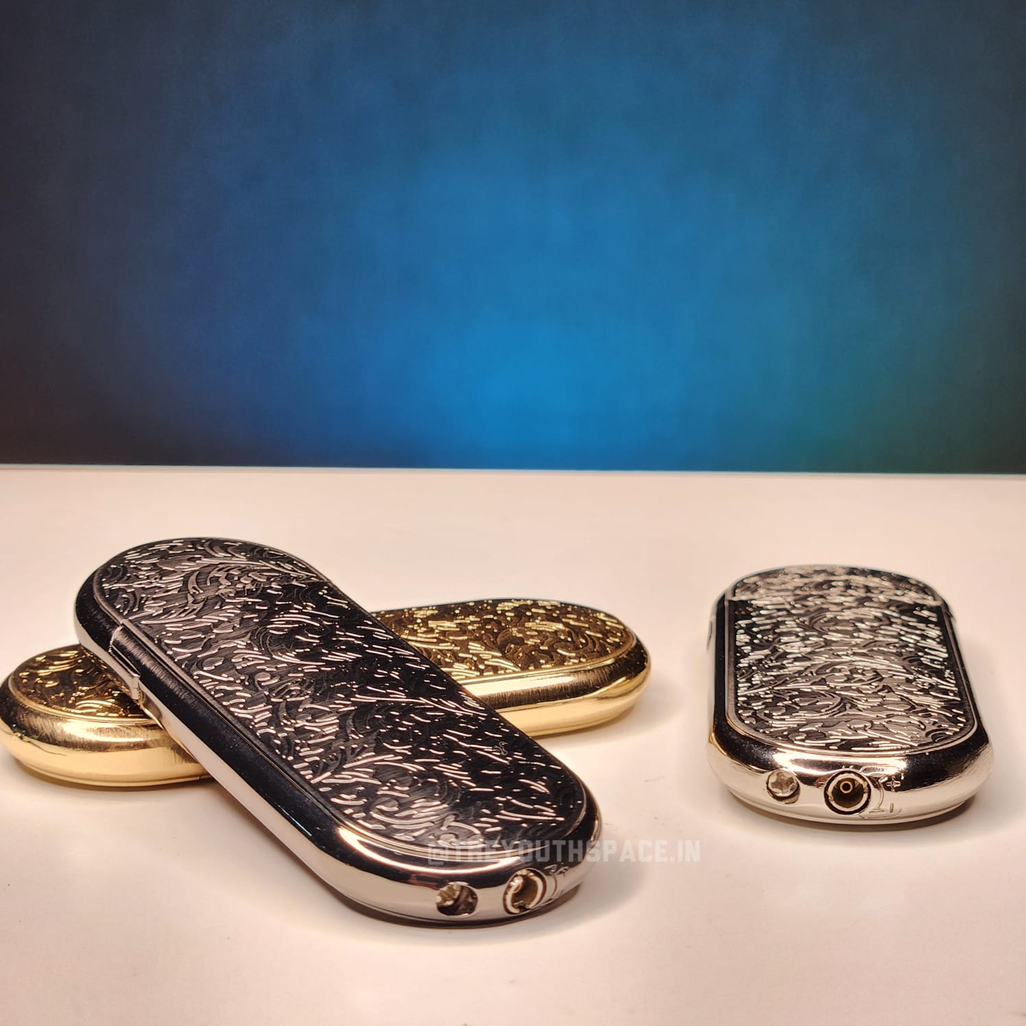 Vintage Design Oval Lighter (Metallic)