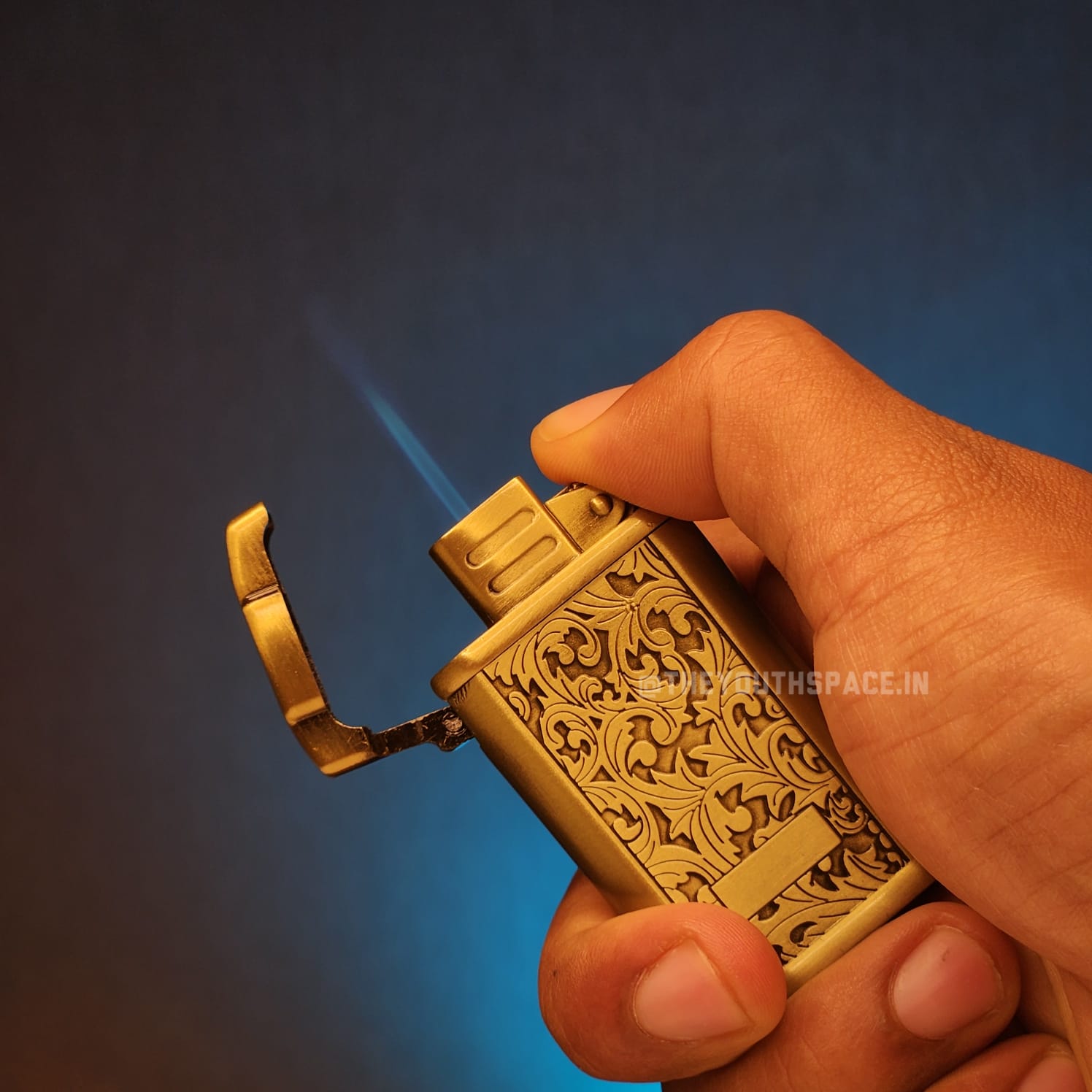 Golden Vintage Design Lighter (Metallic)