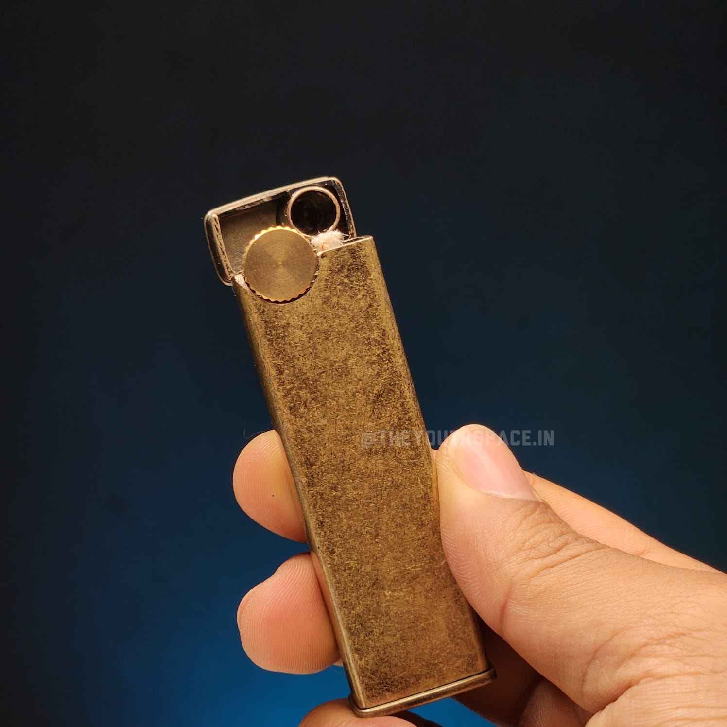 Vintage Rugged Stone Finish Flint Stone Lighter (Metallic)