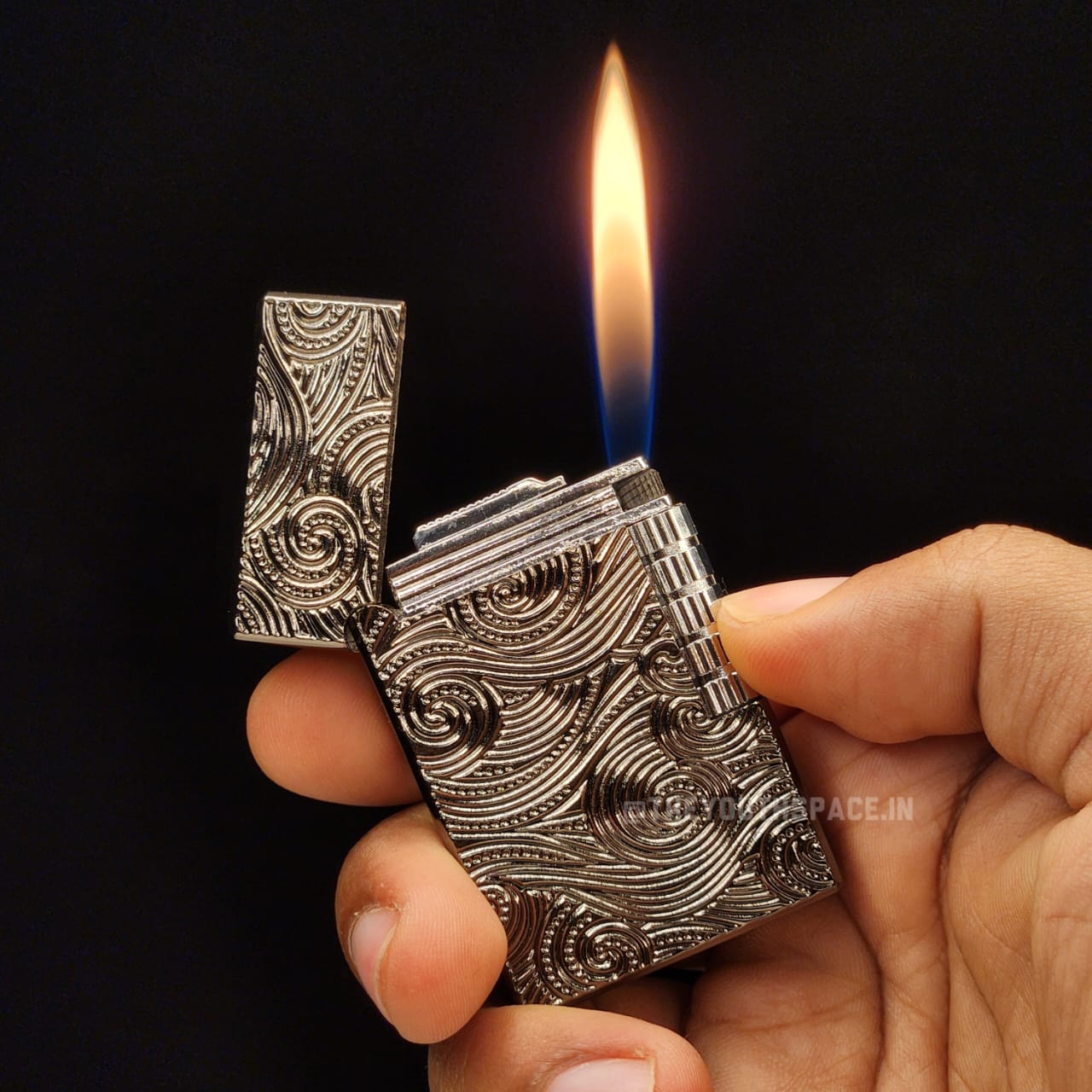 Classic Sleek Flint Wheel Lighter (Metallic)