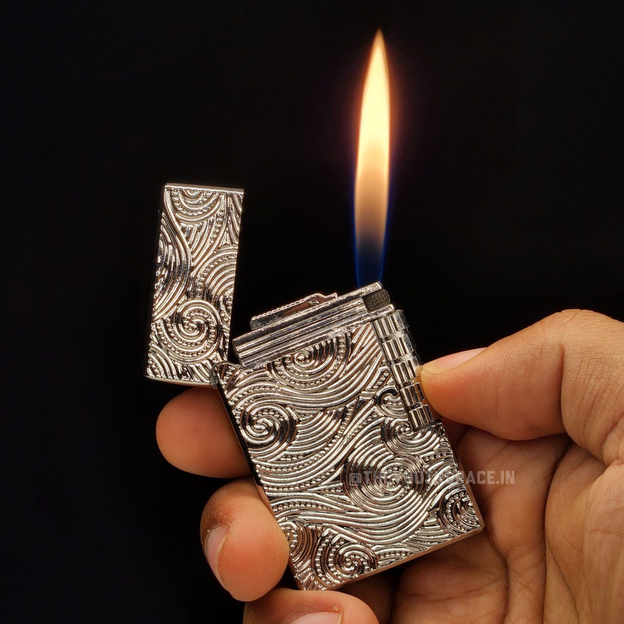 Classic Sleek Flint Wheel Lighter (Metallic)