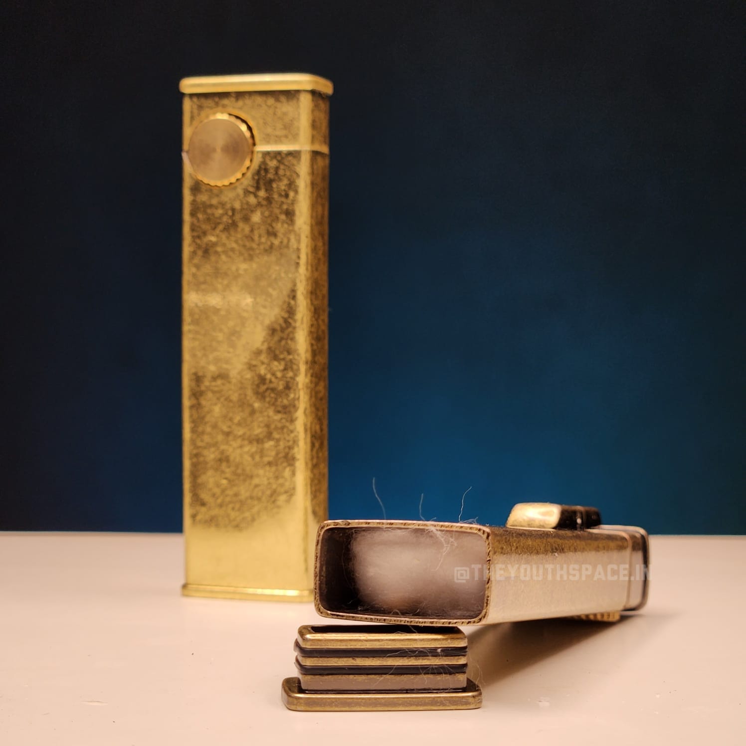 Vintage Rugged Stone Finish Flint Stone Lighter (Metallic)