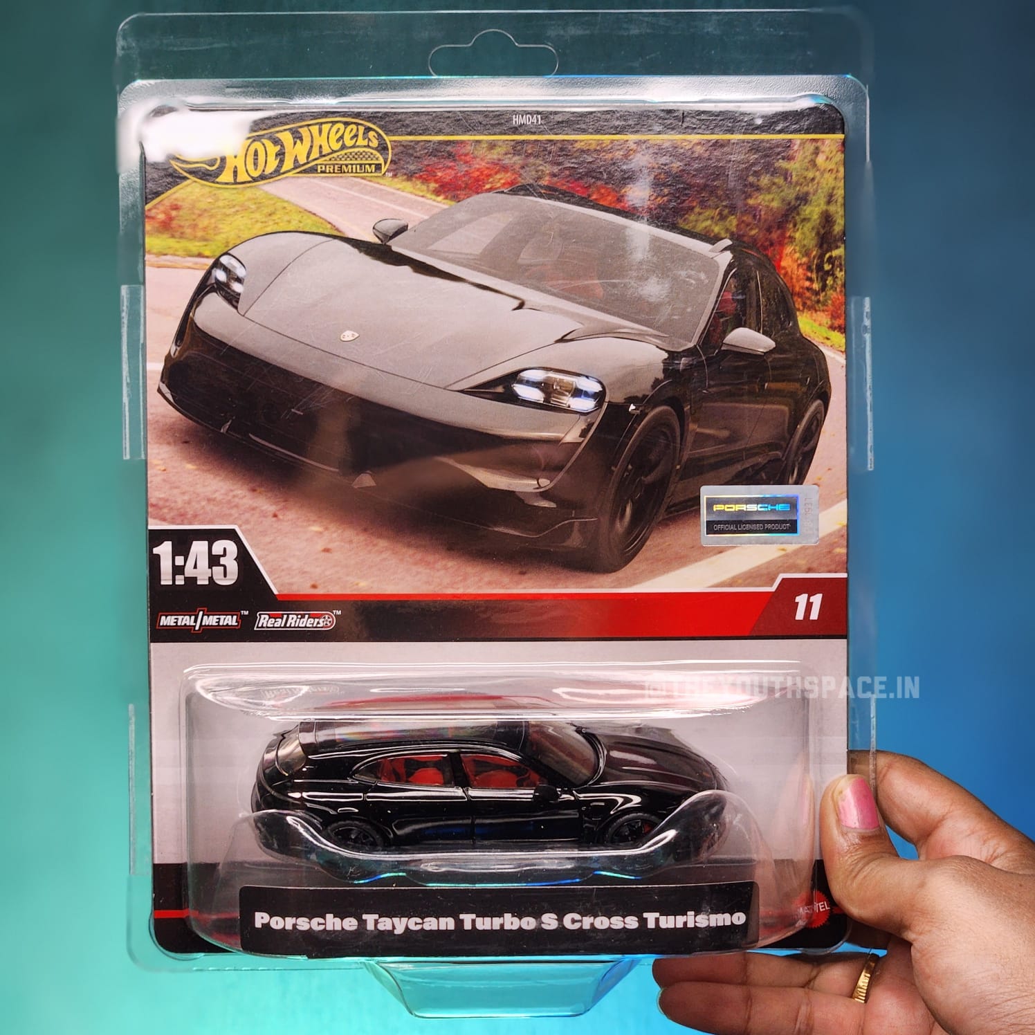 Hot Wheels Premium 1:43 Porsche Taycan Turbo S cross Turismo (Imported)