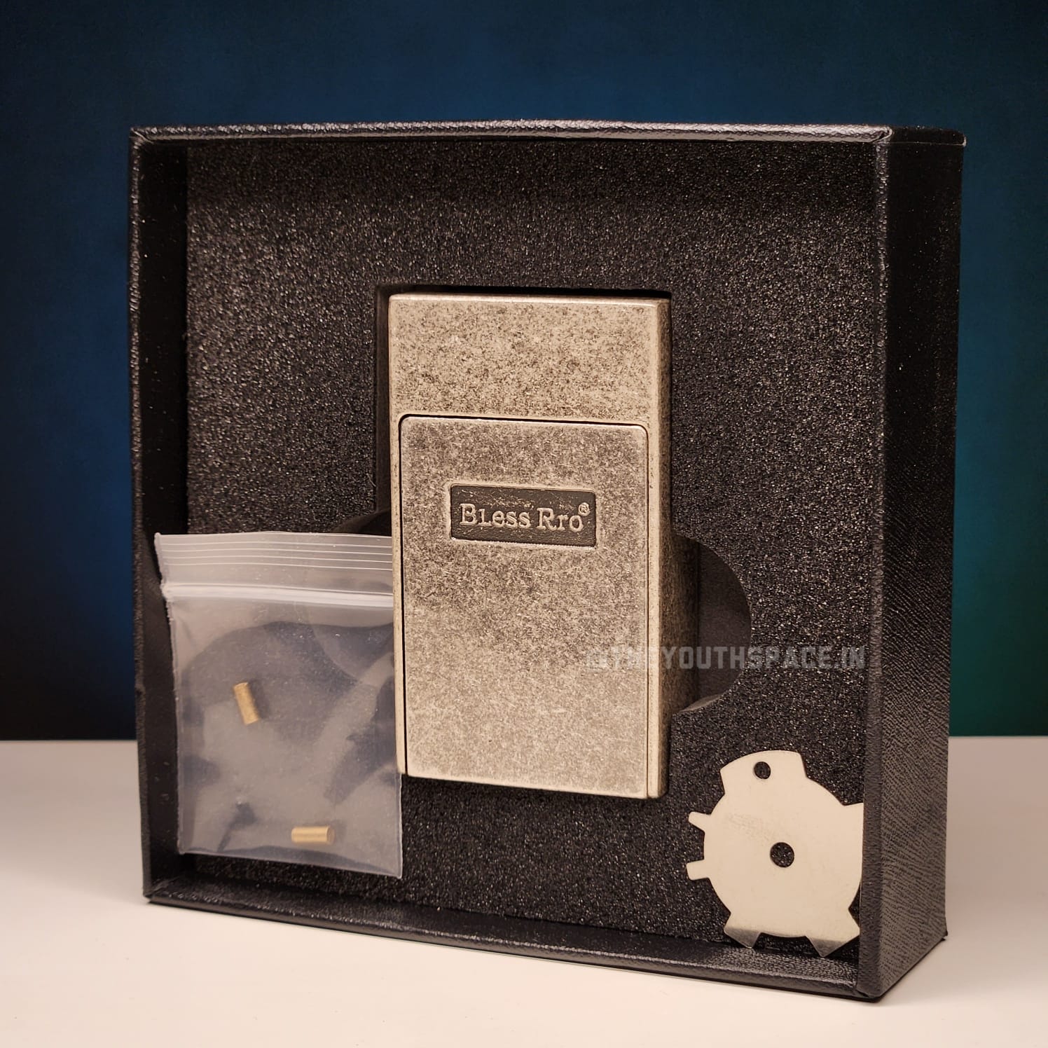 Retro Front-Flip Brass Lighter (Metallic)