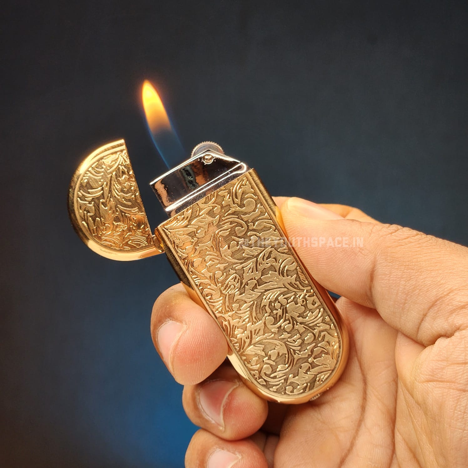 Vintage Design Oval Lighter (Metallic)