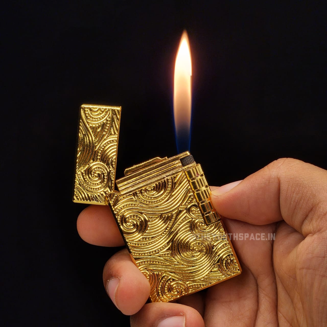 Classic Sleek Flint Wheel Lighter (Metallic)