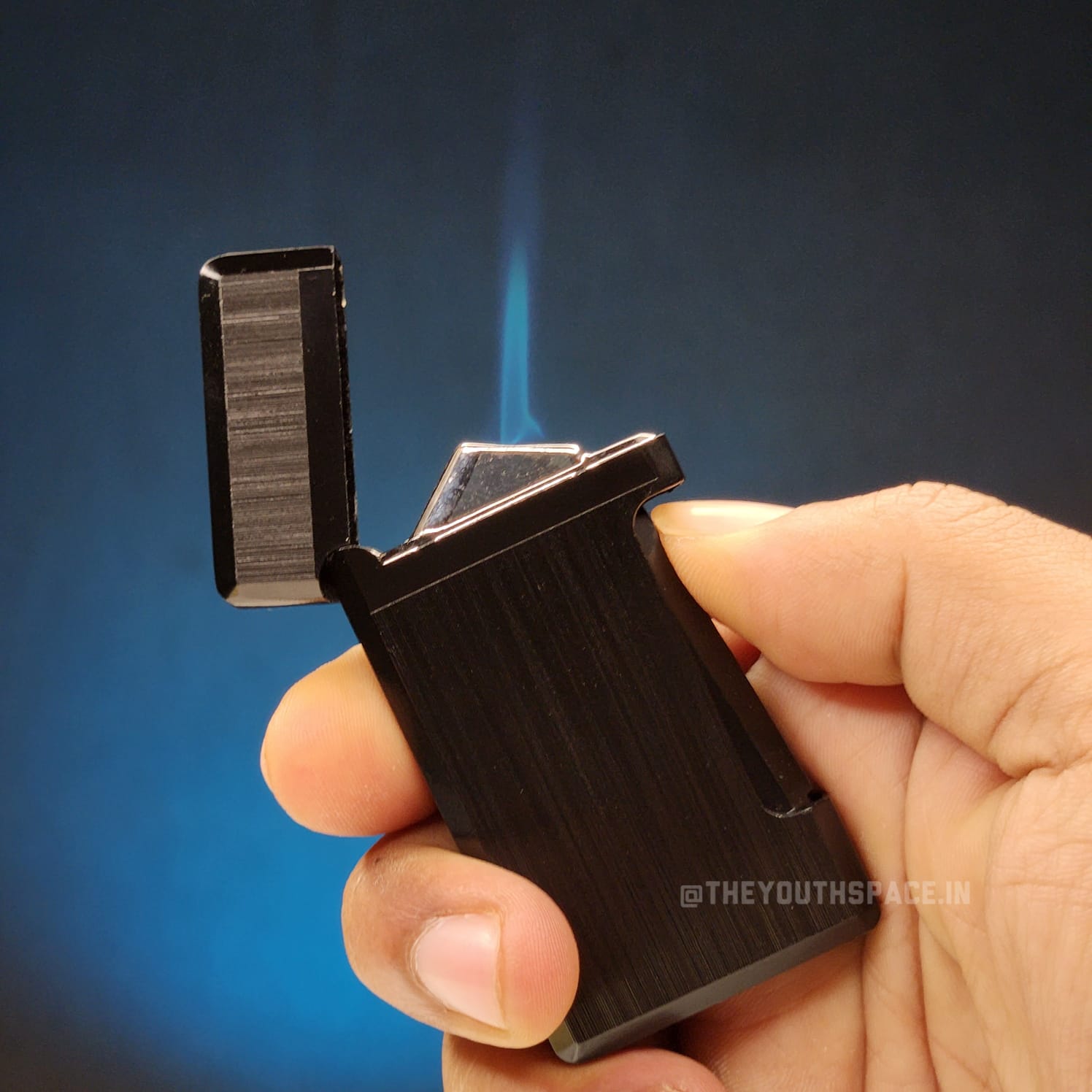 Sleek Textured Jet Flame Lighter (Metallic)