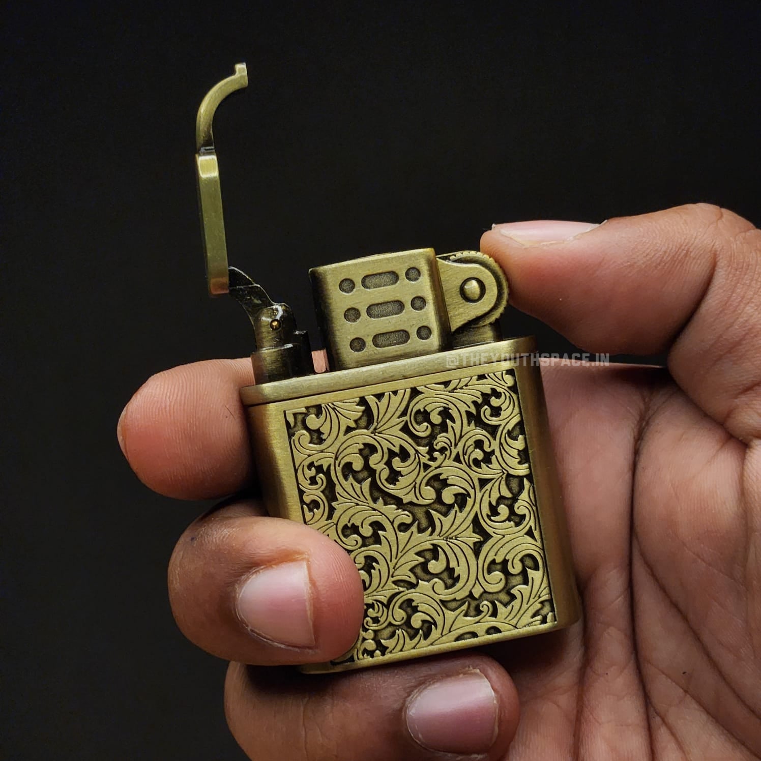 Vintage Design Red Flame Jet Lighter (Metallic; Golden)