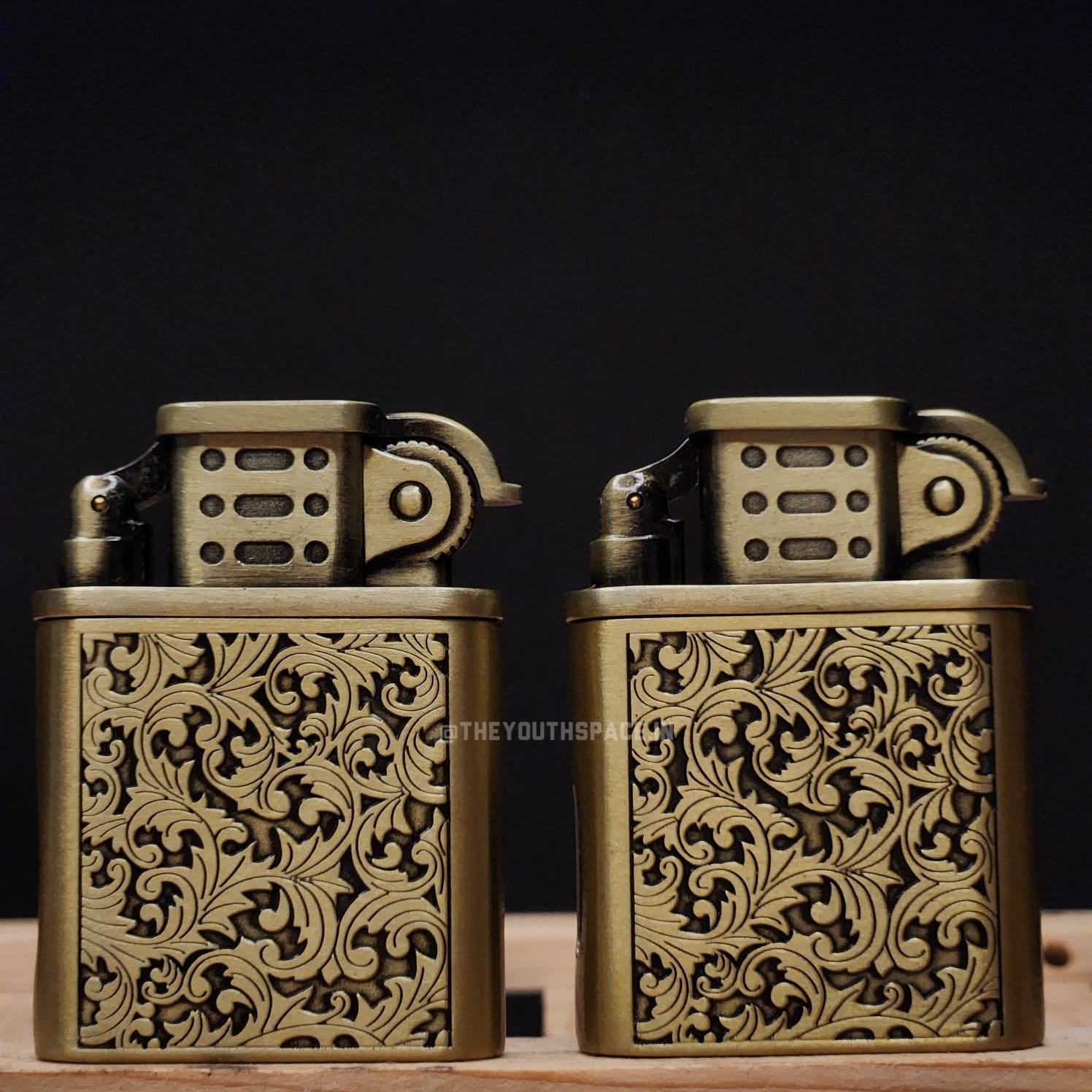 Vintage Design Red Flame Jet Lighter (Metallic; Golden)