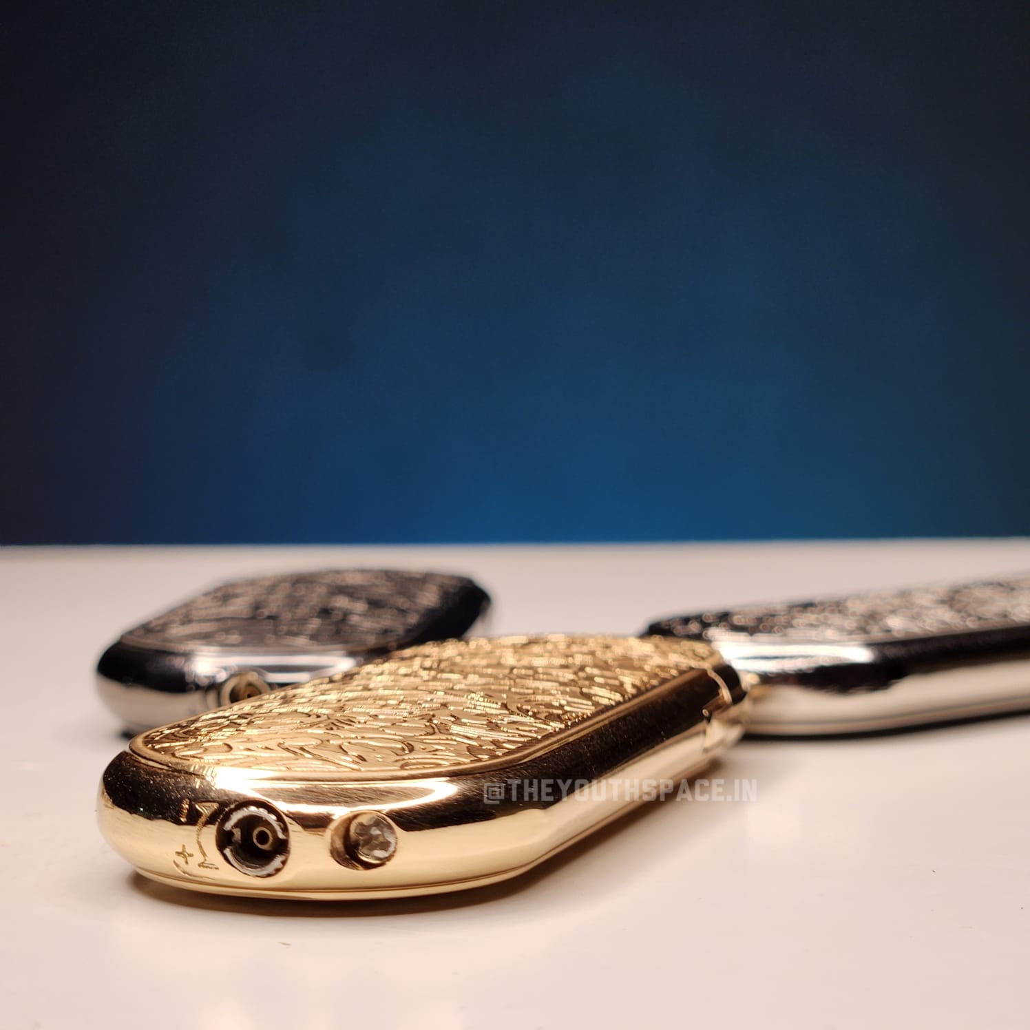 Vintage Design Oval Lighter (Metallic)