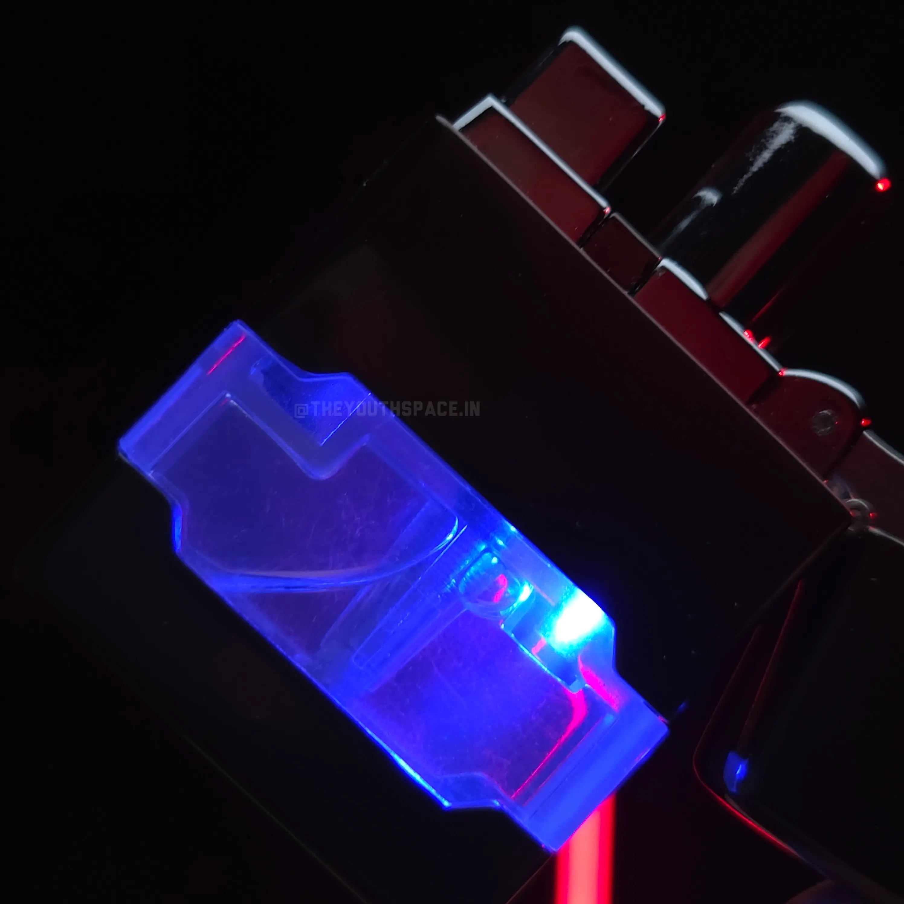 Lumi Tank Red Flame Jet Lighter (Metallic)