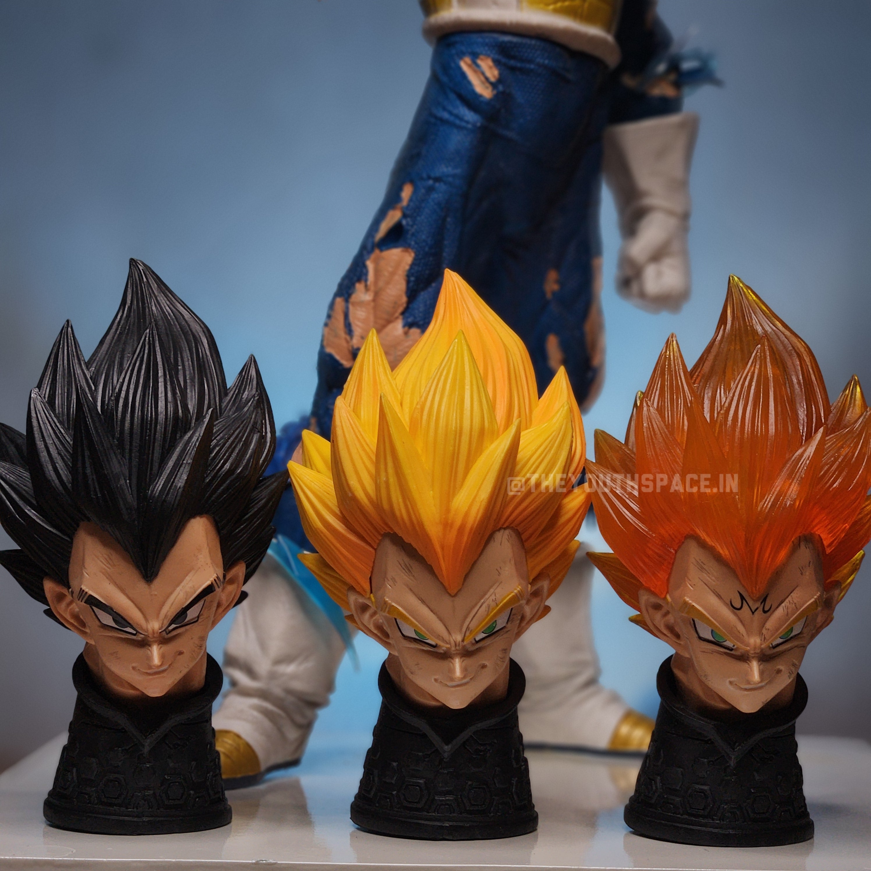 BATTLE DAMAGED VEGETA ACTION FIGURE (45 cm) - DRAGON BALL