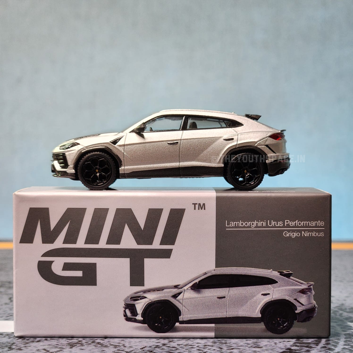 Mini GT 747 Lamborghini Urus Performante Grigio Nimbus 1/64 Imported