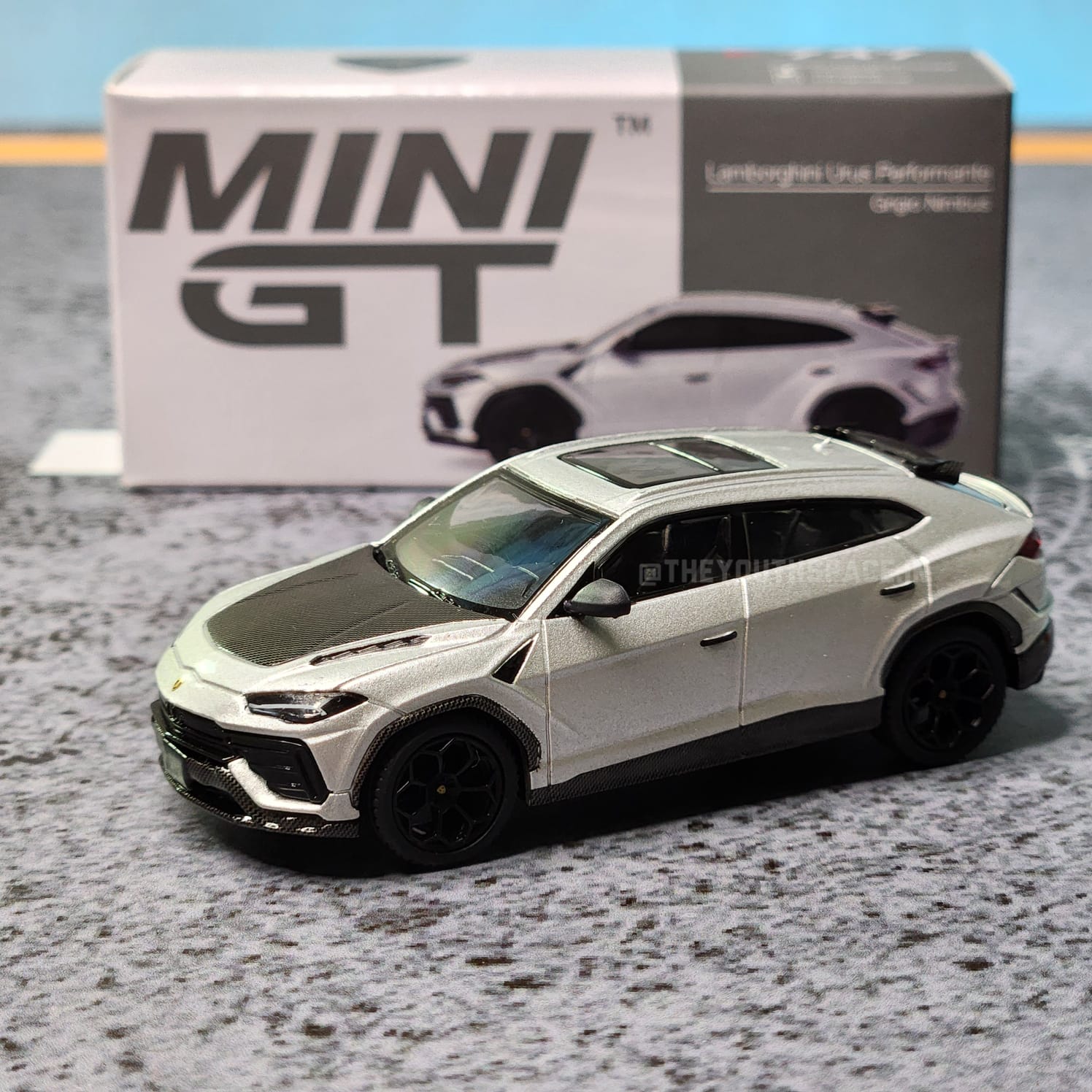 Mini GT 747 Lamborghini Urus Performante Grigio Nimbus 1/64 Imported