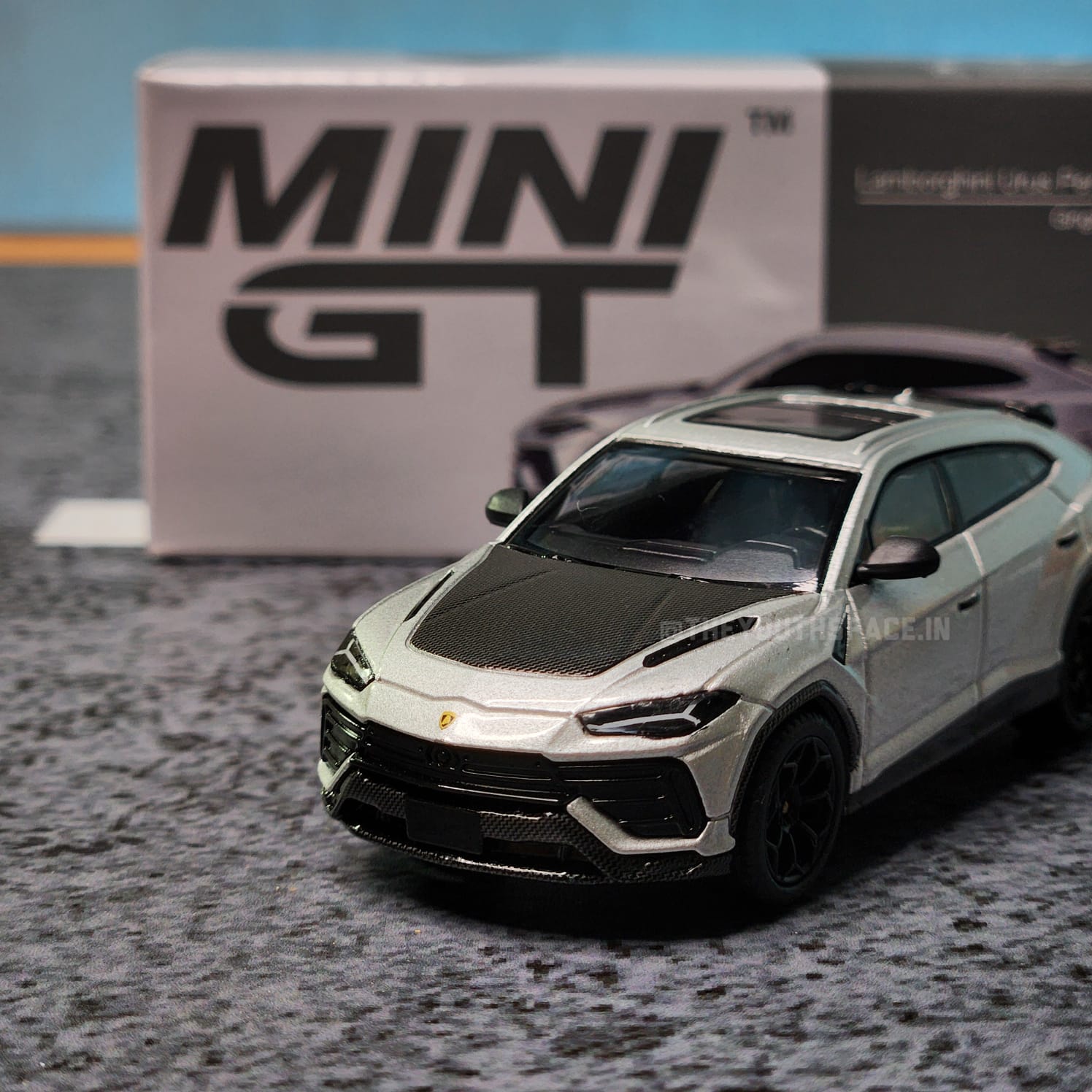 Mini GT 747 Lamborghini Urus Performante Grigio Nimbus 1/64 Imported