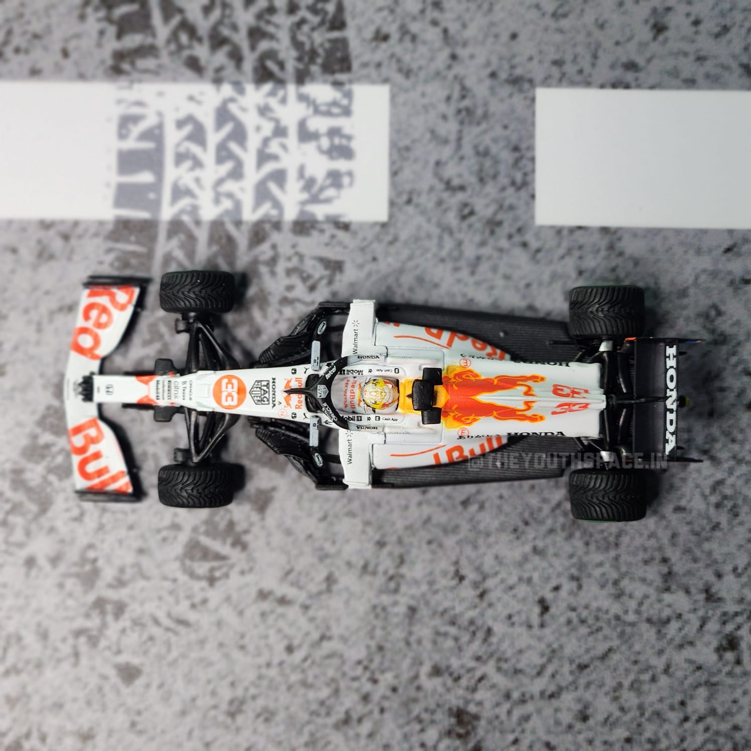 Mini GT Red Bull RB16B #33 Max Verstappen 2021 Turkish Grand Prix 2nd Place 1:64