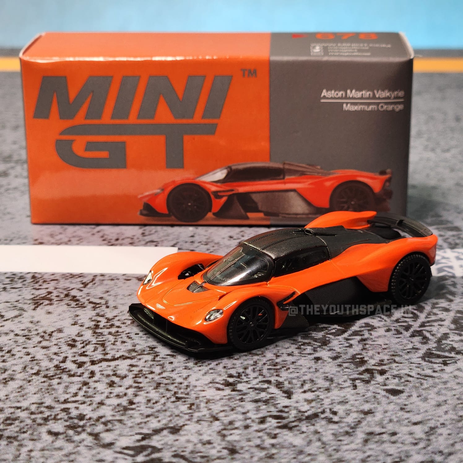 Mini GT Aston Martin Valkyrie Maximum Orange 1/64 Imported