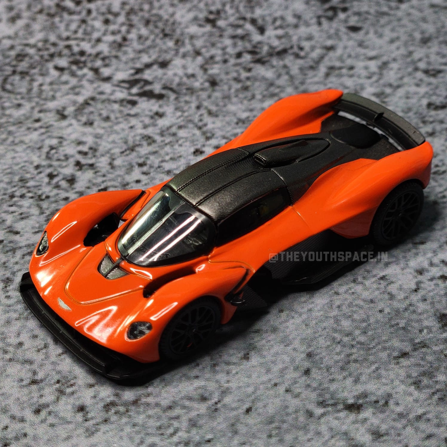 Mini GT Aston Martin Valkyrie Maximum Orange 1/64 Imported