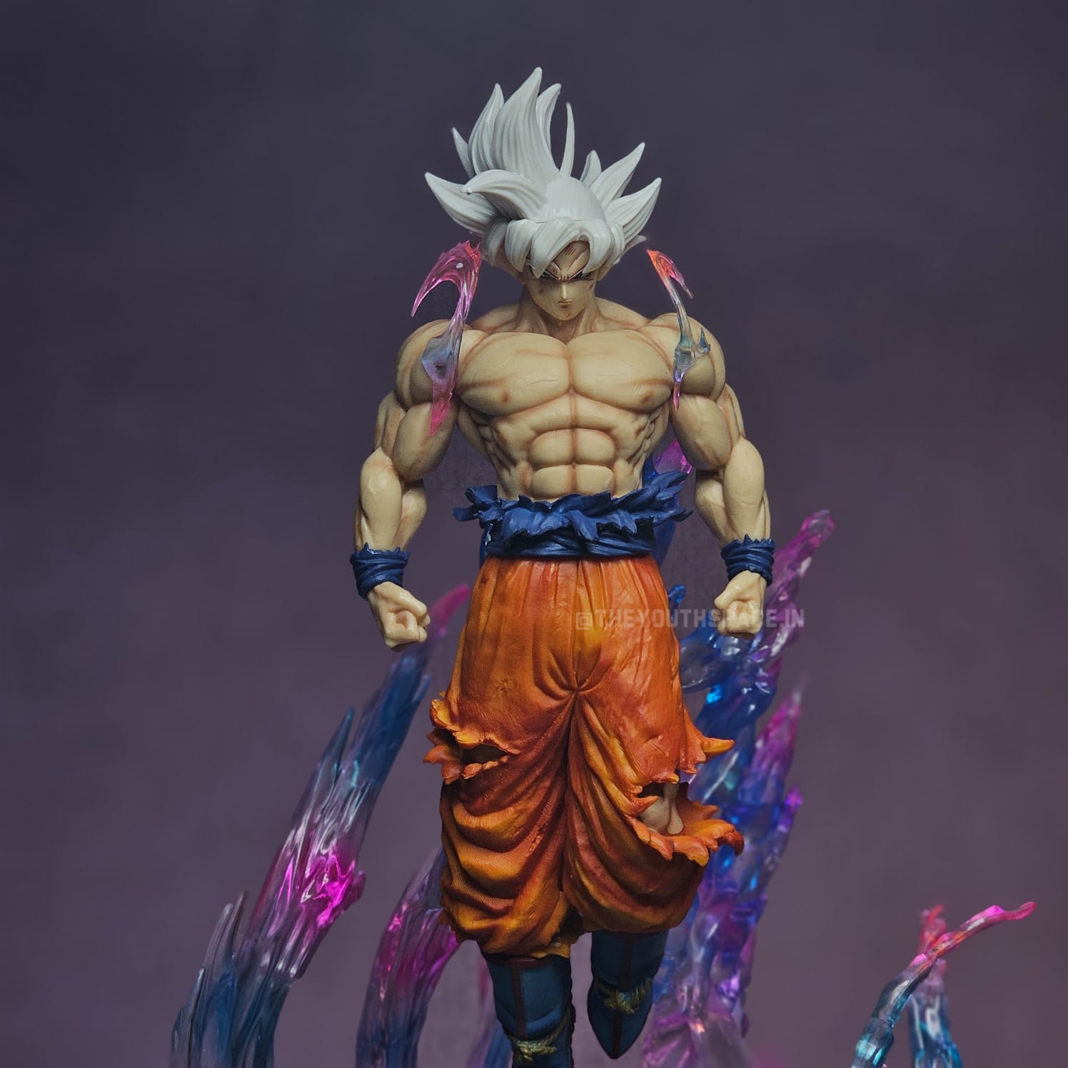 GOKU ULTRA INSTINCT ACTION FIGURE (53 CM) - DRAGON BALL