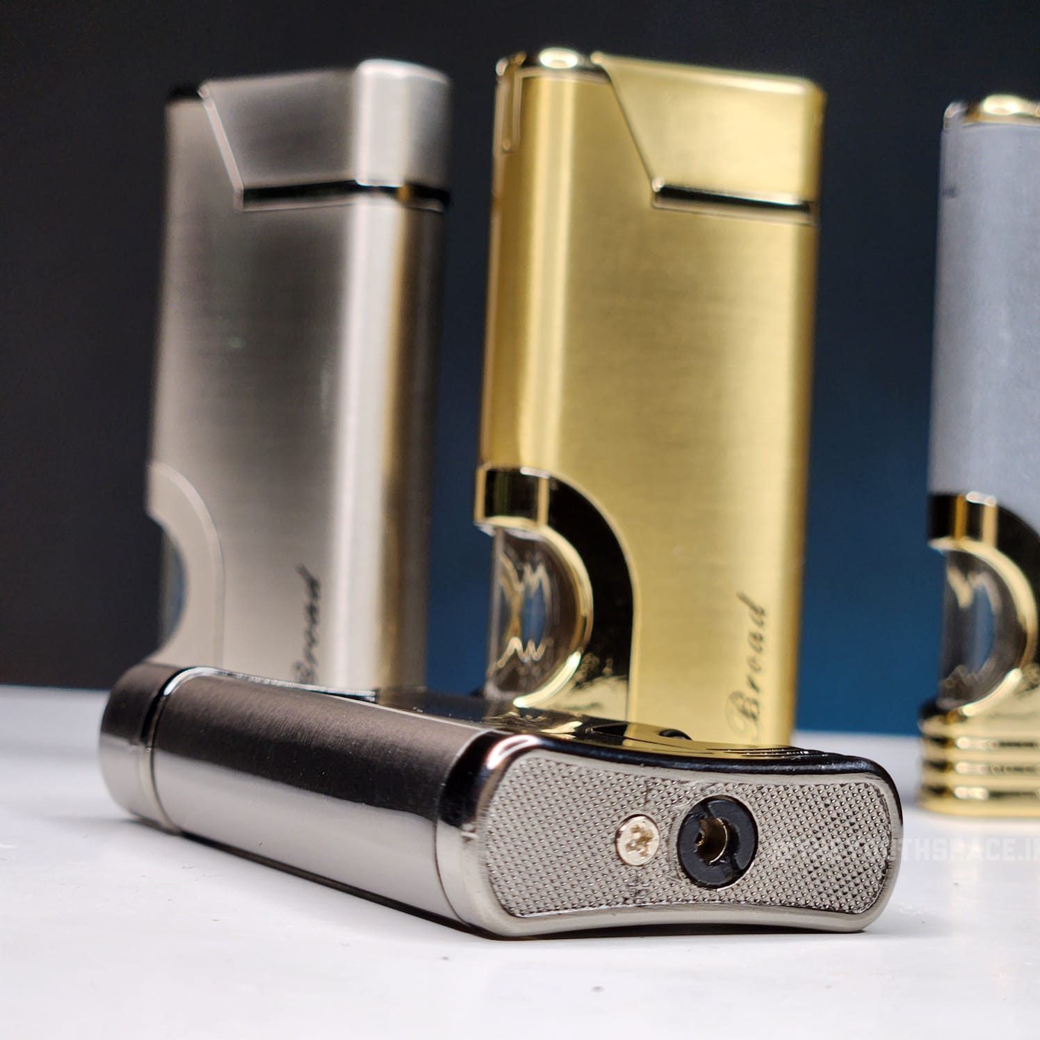 Sleek Fancy jet lighter with visible fuel tank (Metallic)