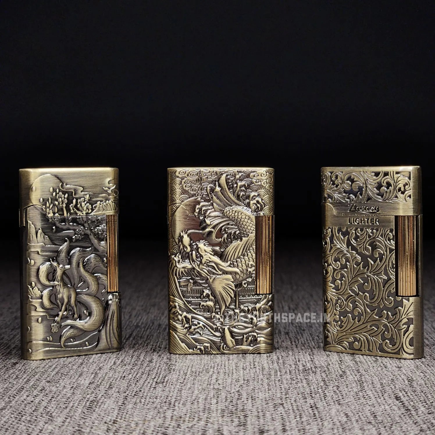 Vintage Carved Flint Stone Lighter (Metallic)