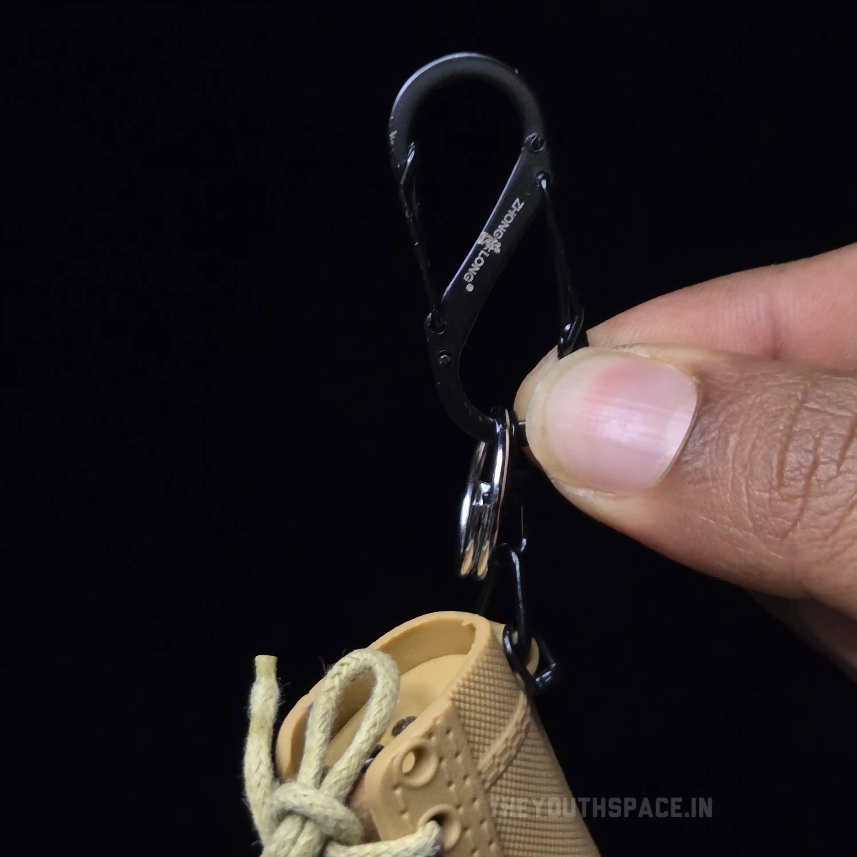 Boot-shaped jet flame lighter