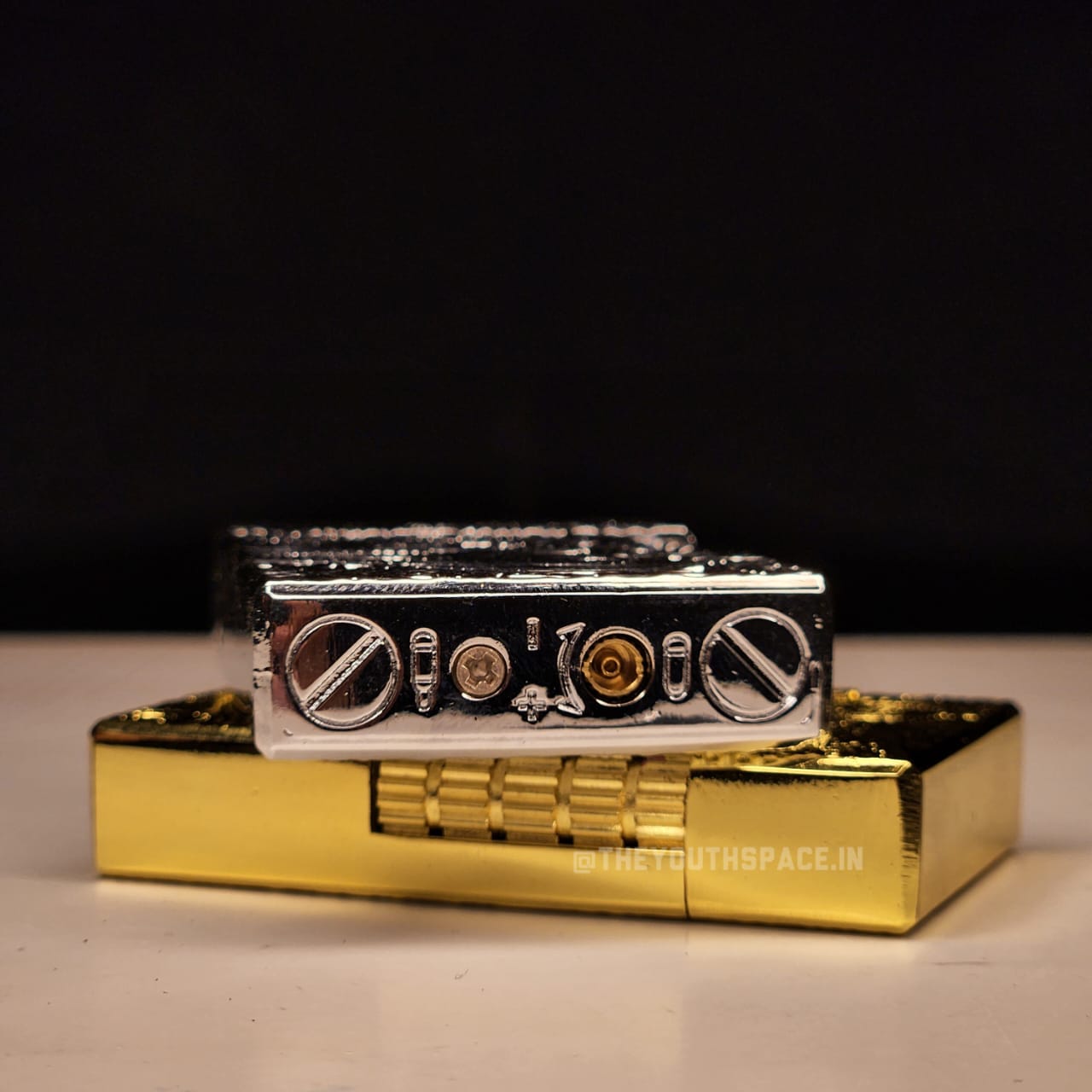 Classic Sleek Flint Wheel Lighter (Metallic)