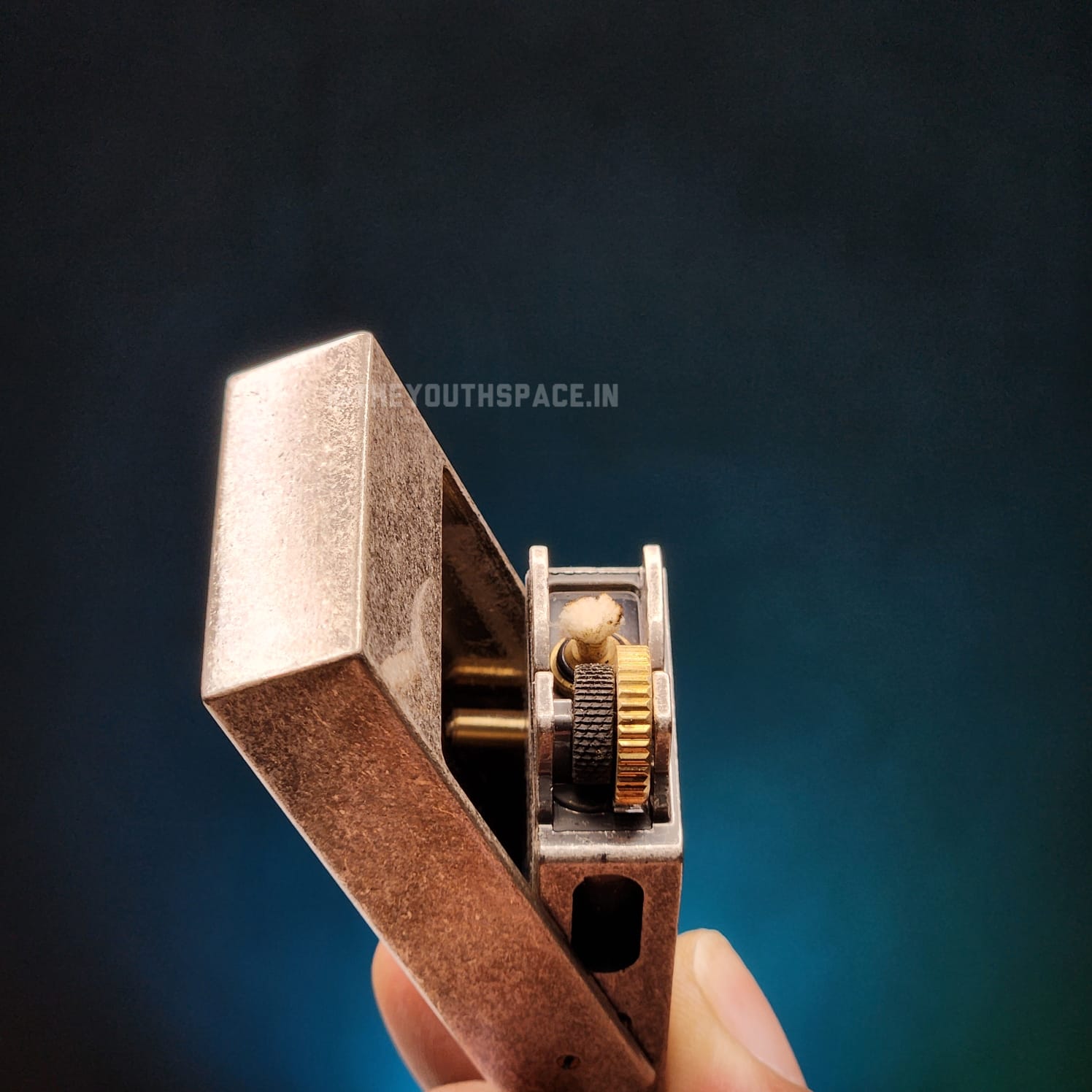 Retro Front-Flip Brass Lighter (Metallic)