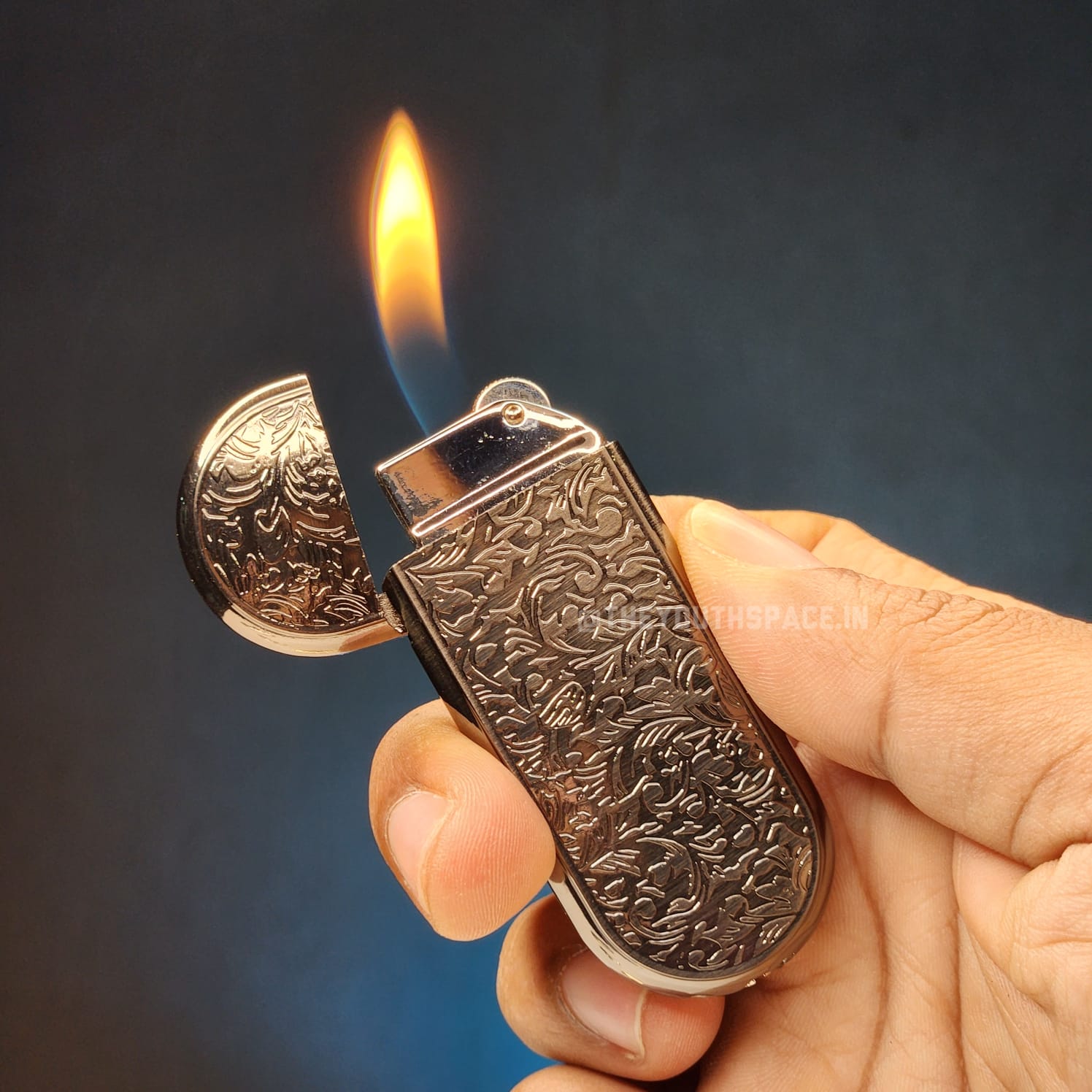 Vintage Design Oval Lighter (Metallic)