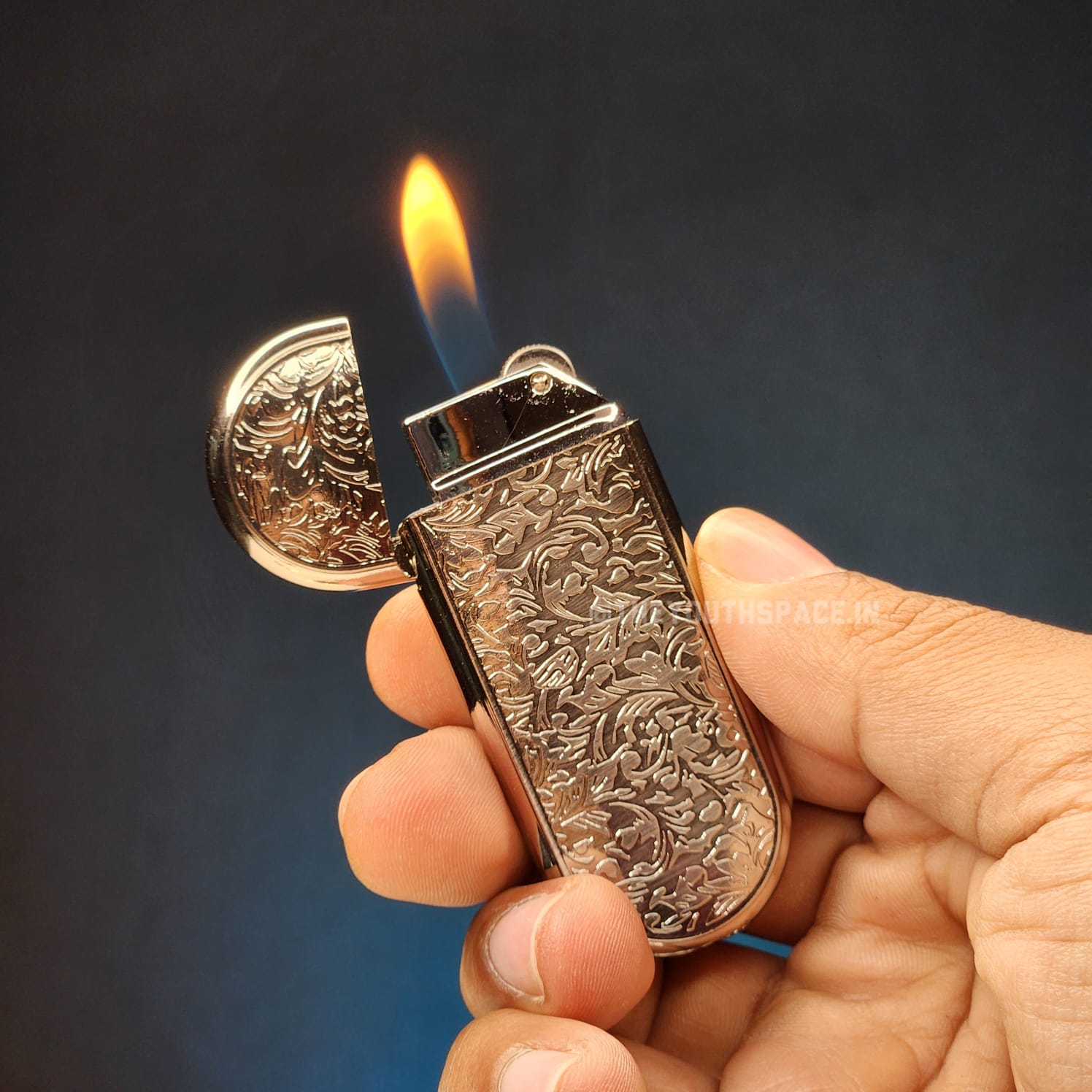 Vintage Design Oval Lighter (Metallic)