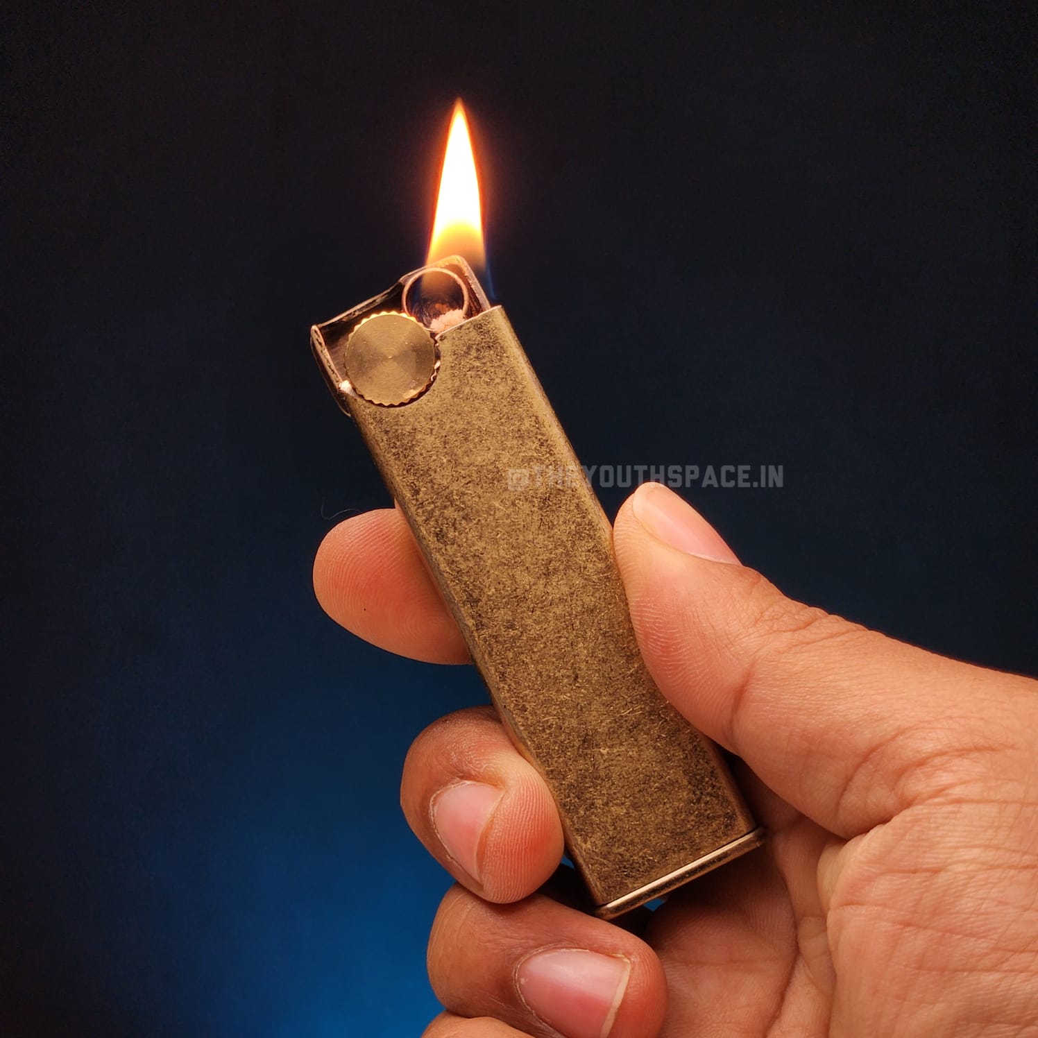 Vintage Rugged Stone Finish Flint Stone Lighter (Metallic)