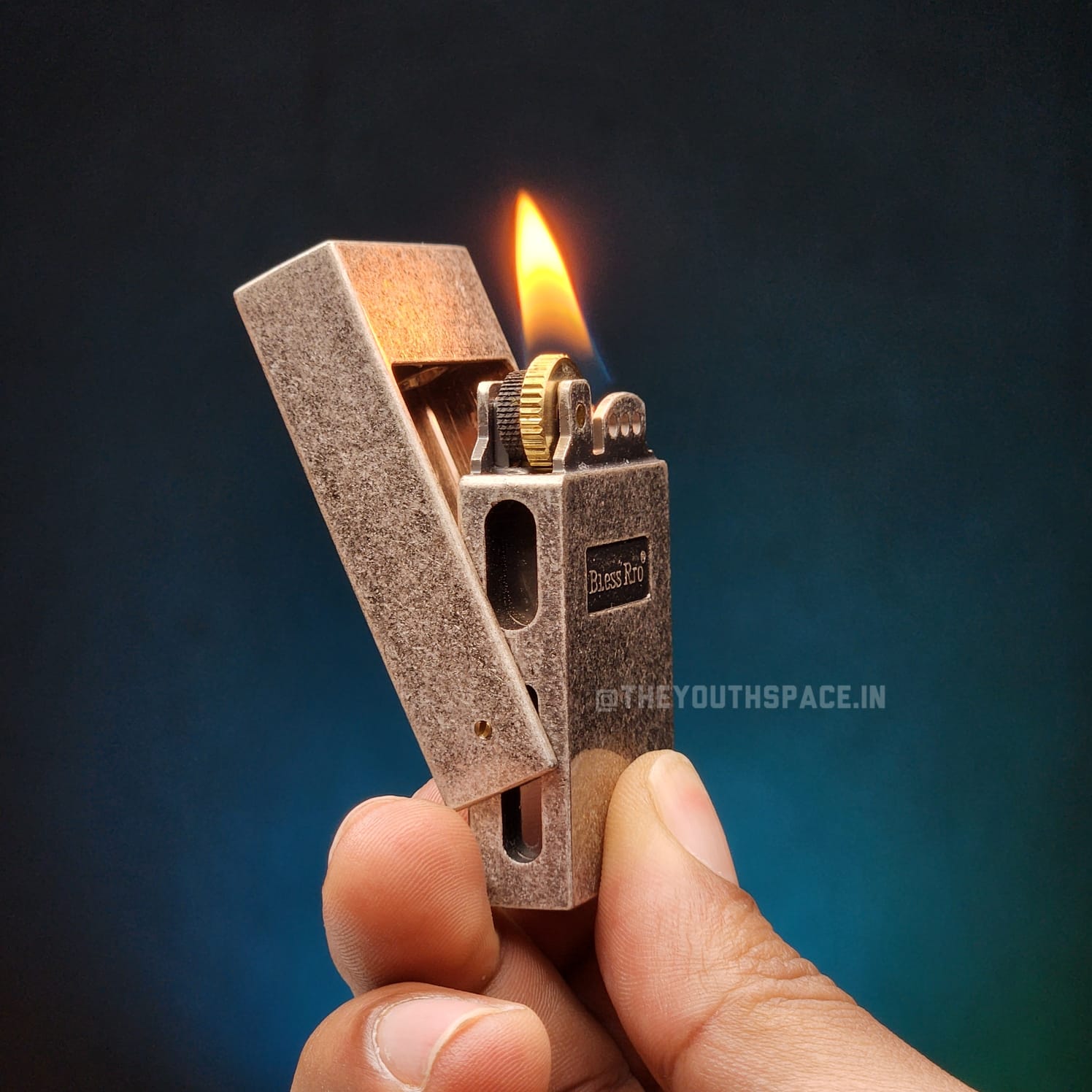 Retro Front-Flip Brass Lighter (Metallic)