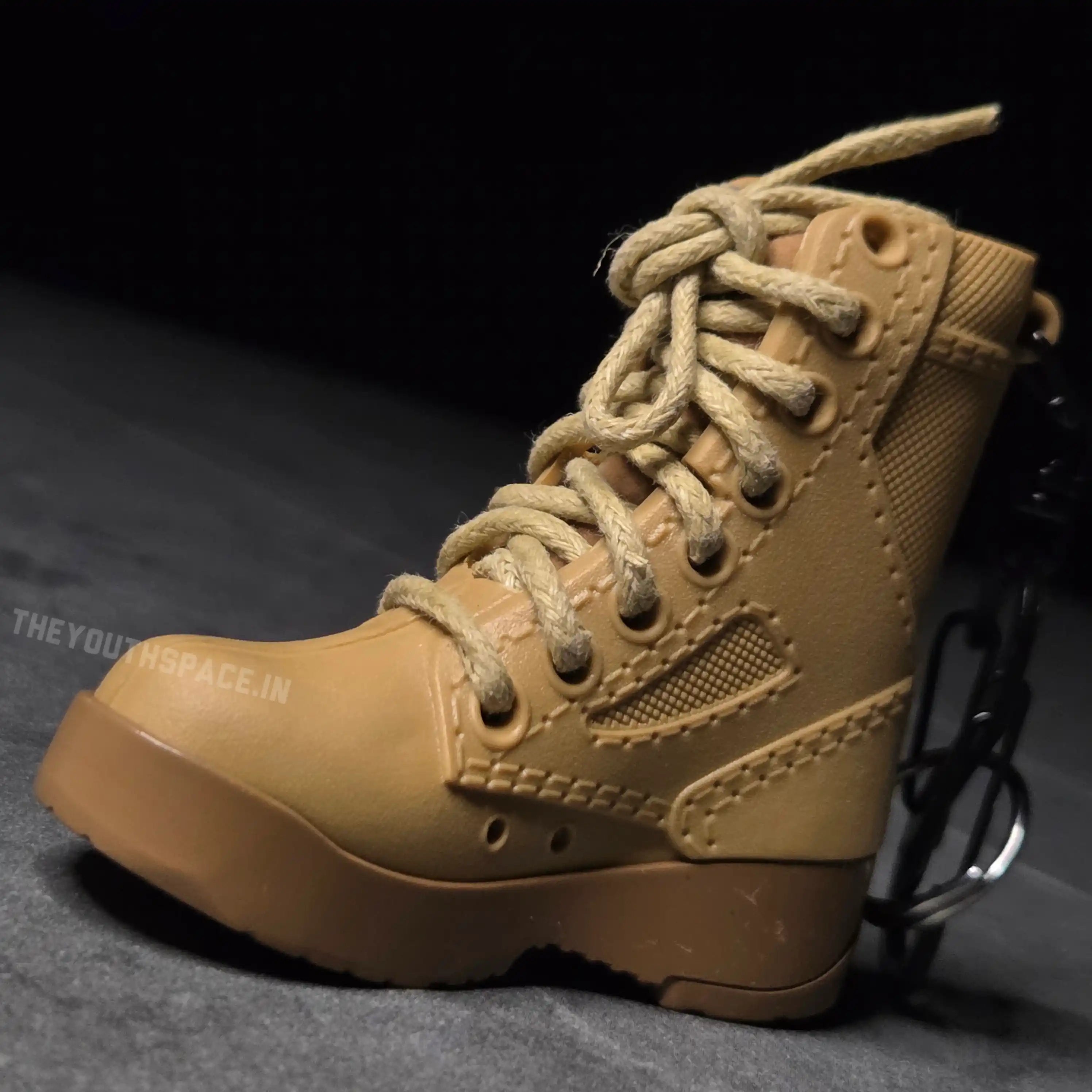 Boot-shaped jet flame lighter